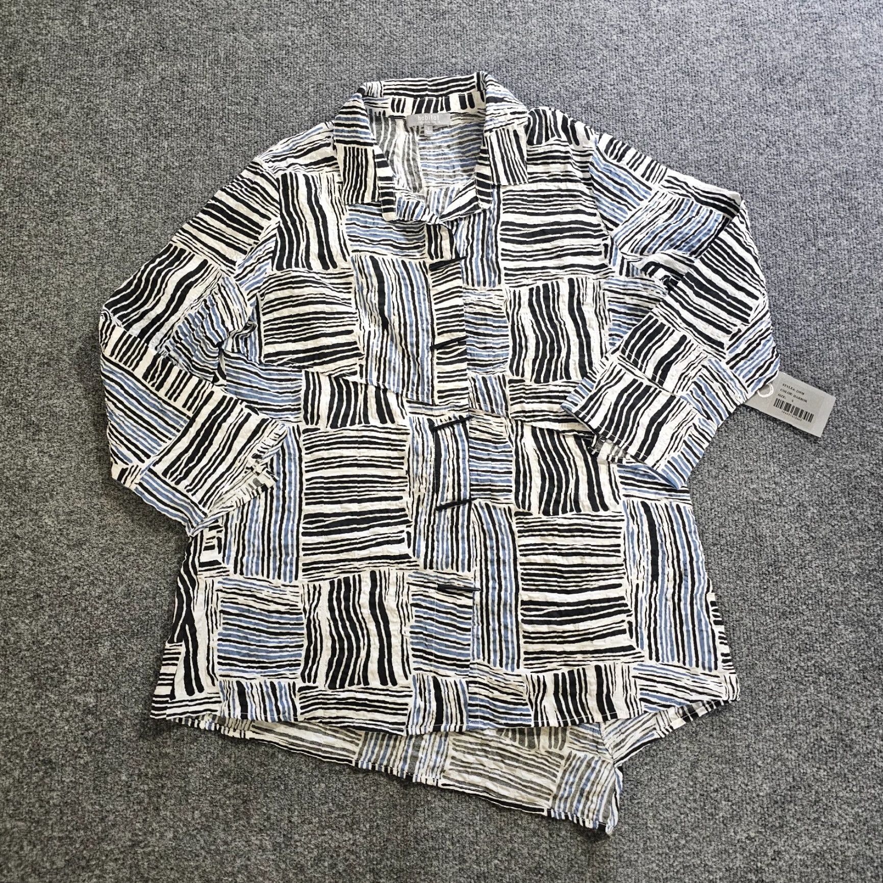 Habitat Habitat Top Womens Small White Black Geometric 3/4 Sleeve Button Career Casual Blouse Size S / US 4 / IT 40 - 2 Thumbnail