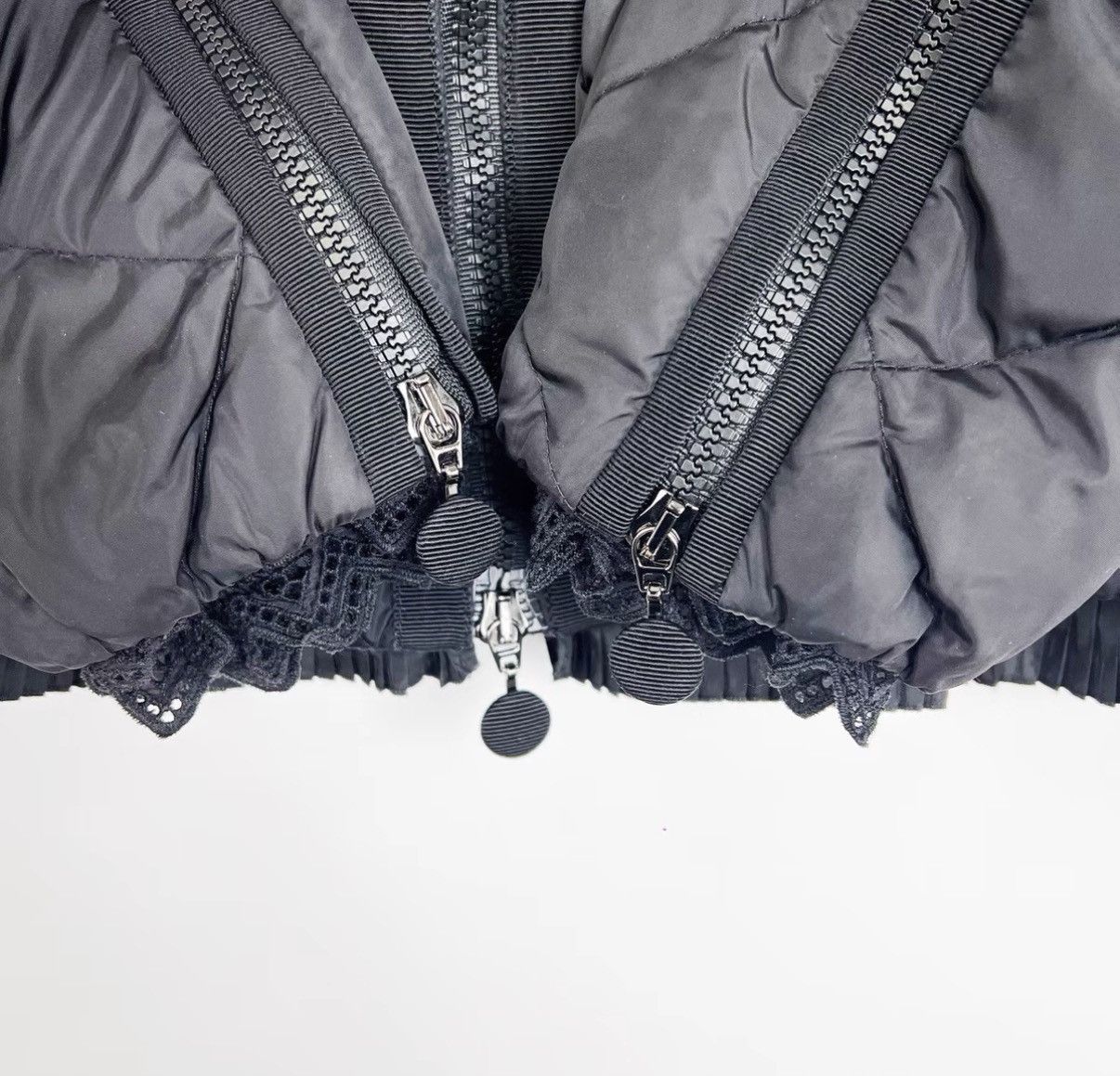Moncler Moncler Black Lace-Trim Down Jacket with Waist Cinching K12 Size XS / US 0-2 / IT 36-38 - 4 Thumbnail