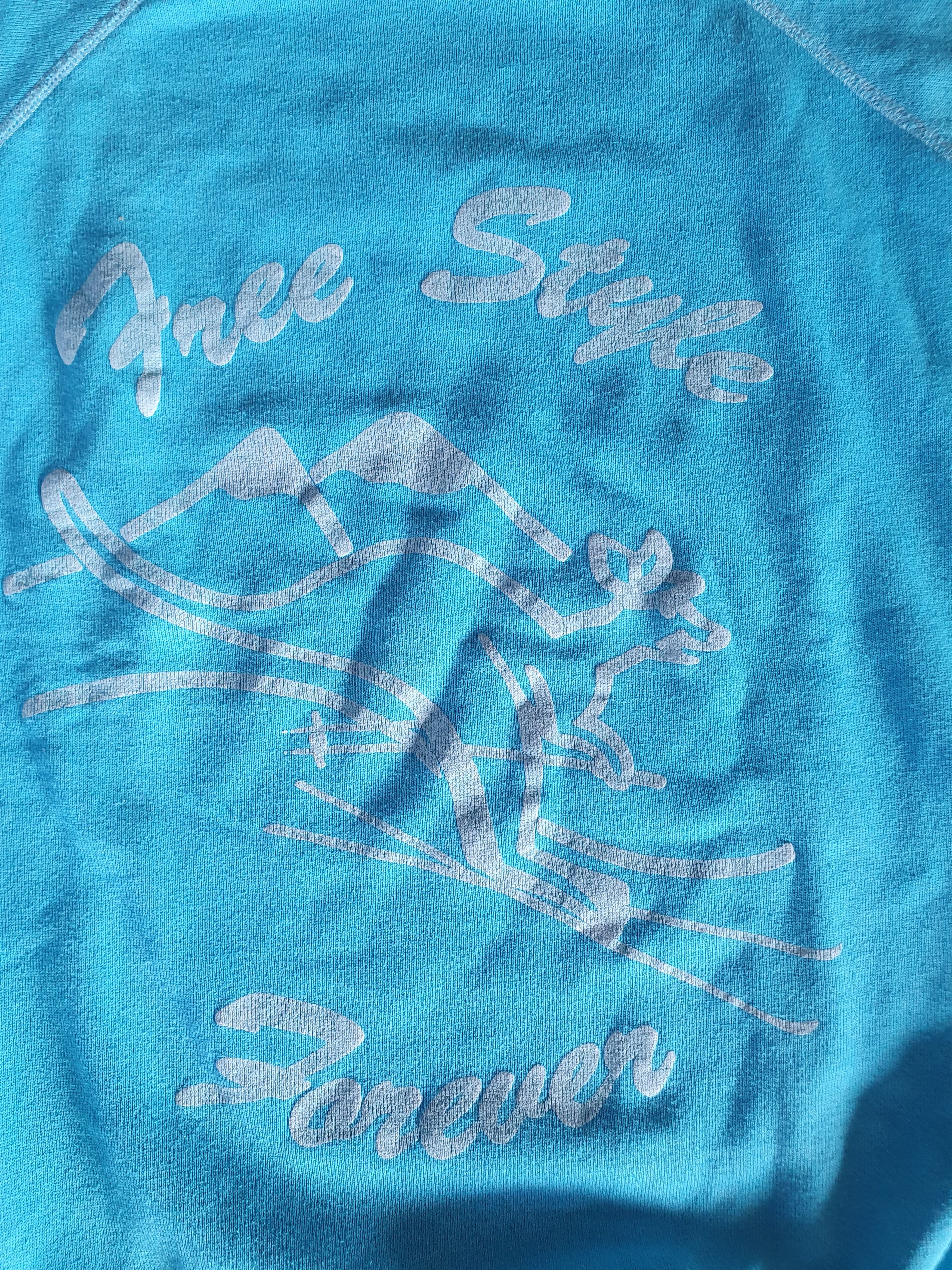 Hanes × Vintage Oregard Ski Team Val Thorens 1986 Vintage sweatshirt sz L? Size US L / EU 52-54 / 3 - 4 Thumbnail