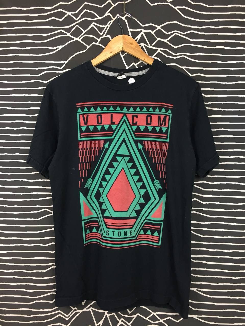 Vintage × Volcom Volcom Stone Big Logo Skateboards Tee Size US M / EU 48-50 / 2 - 2 Thumbnail