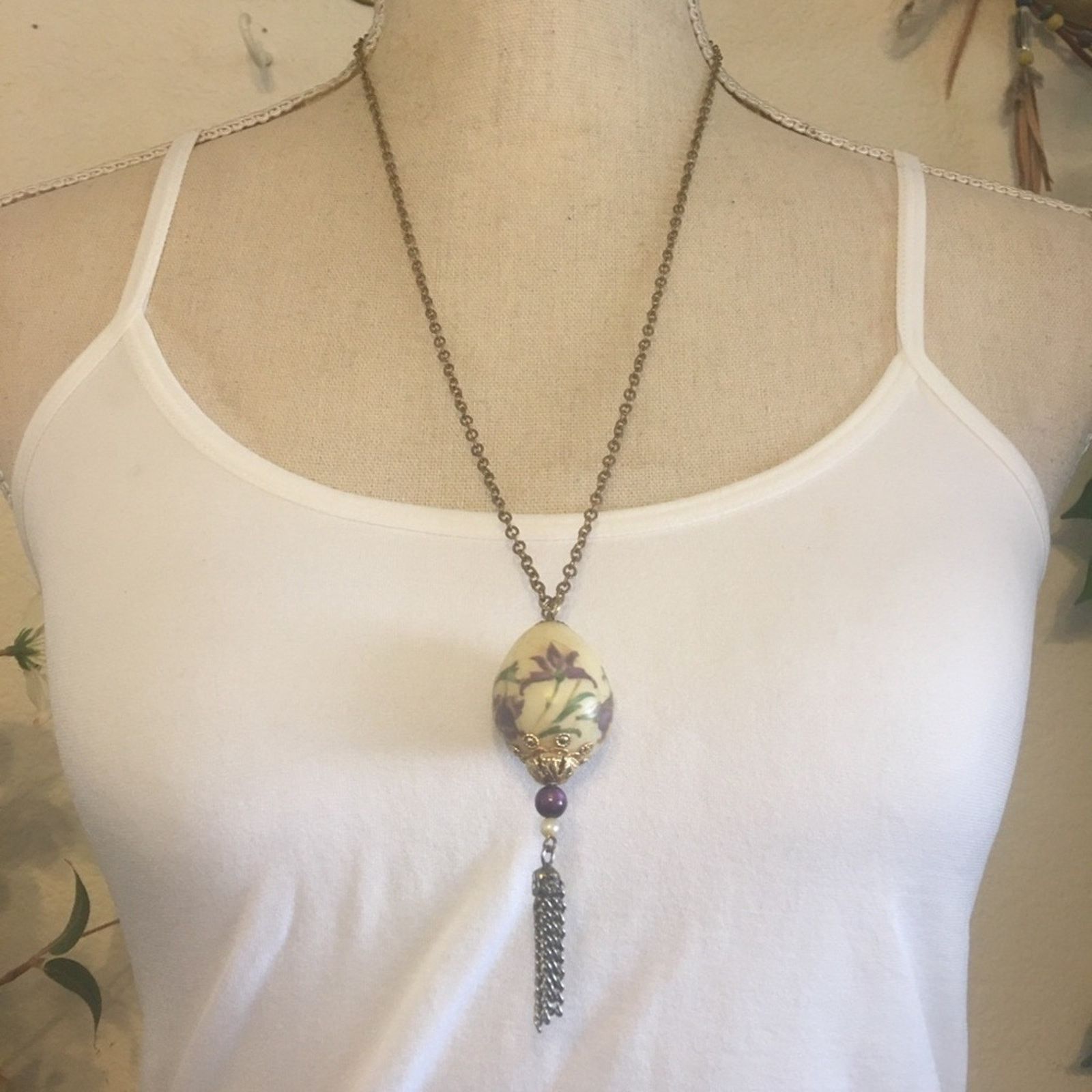 Vintage Vintage bead capped egg pendant on chain necklace Size ONE SIZE - 1 Thumbnail