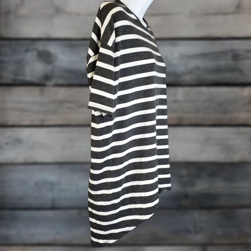 Vintage LuLaRoe Shirt Women 2XS Irma Top Gray White Striped Short Sleeve Casual Rounded Neck T-Shirt Size XXS / US 00 / IT 34 - 1 Thumbnail