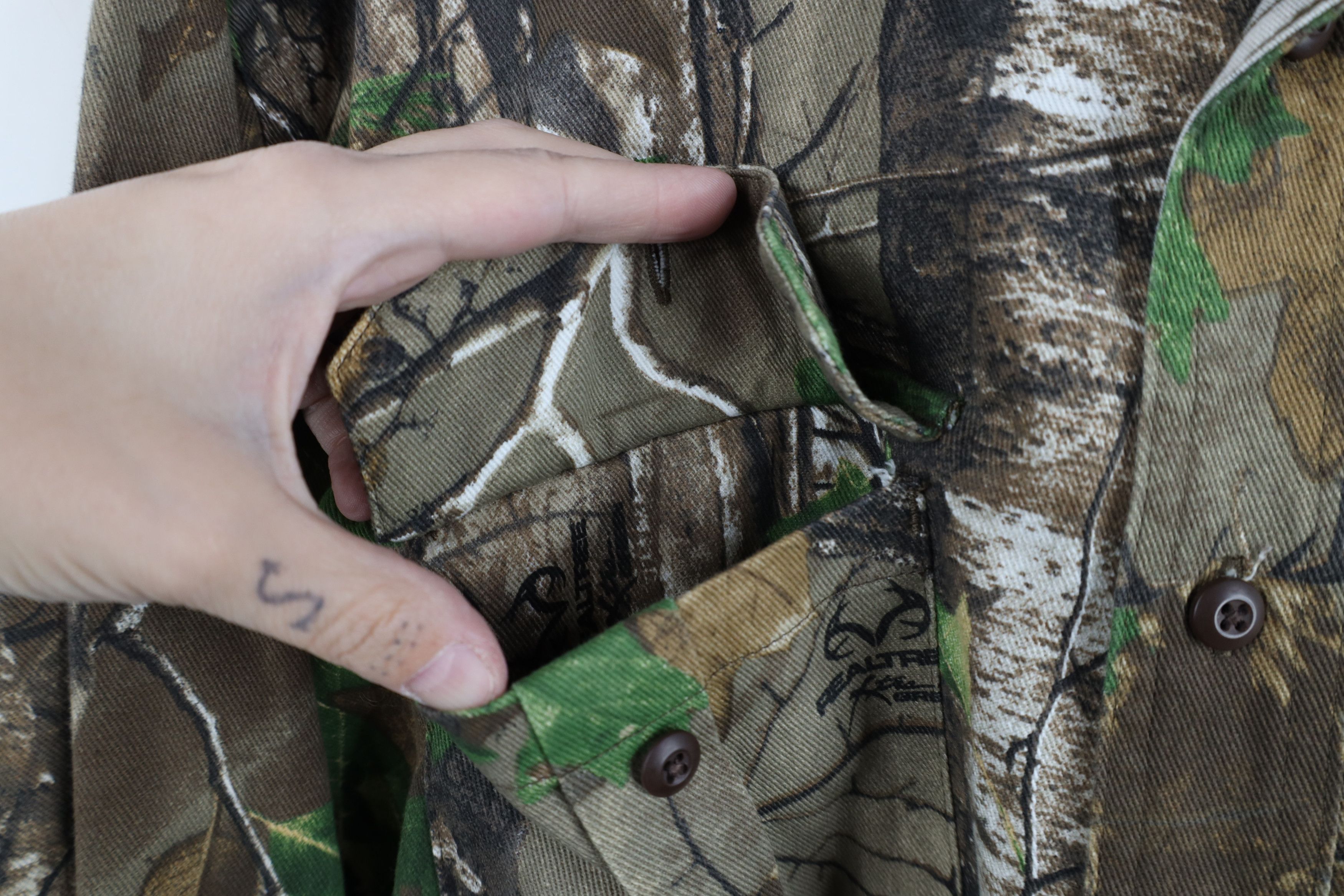 Cabelas Deadstock Vintage Y2K Cabelas Camouflage Twill Button Shirt Size US S / EU 44-46 / 1 - 7 Thumbnail