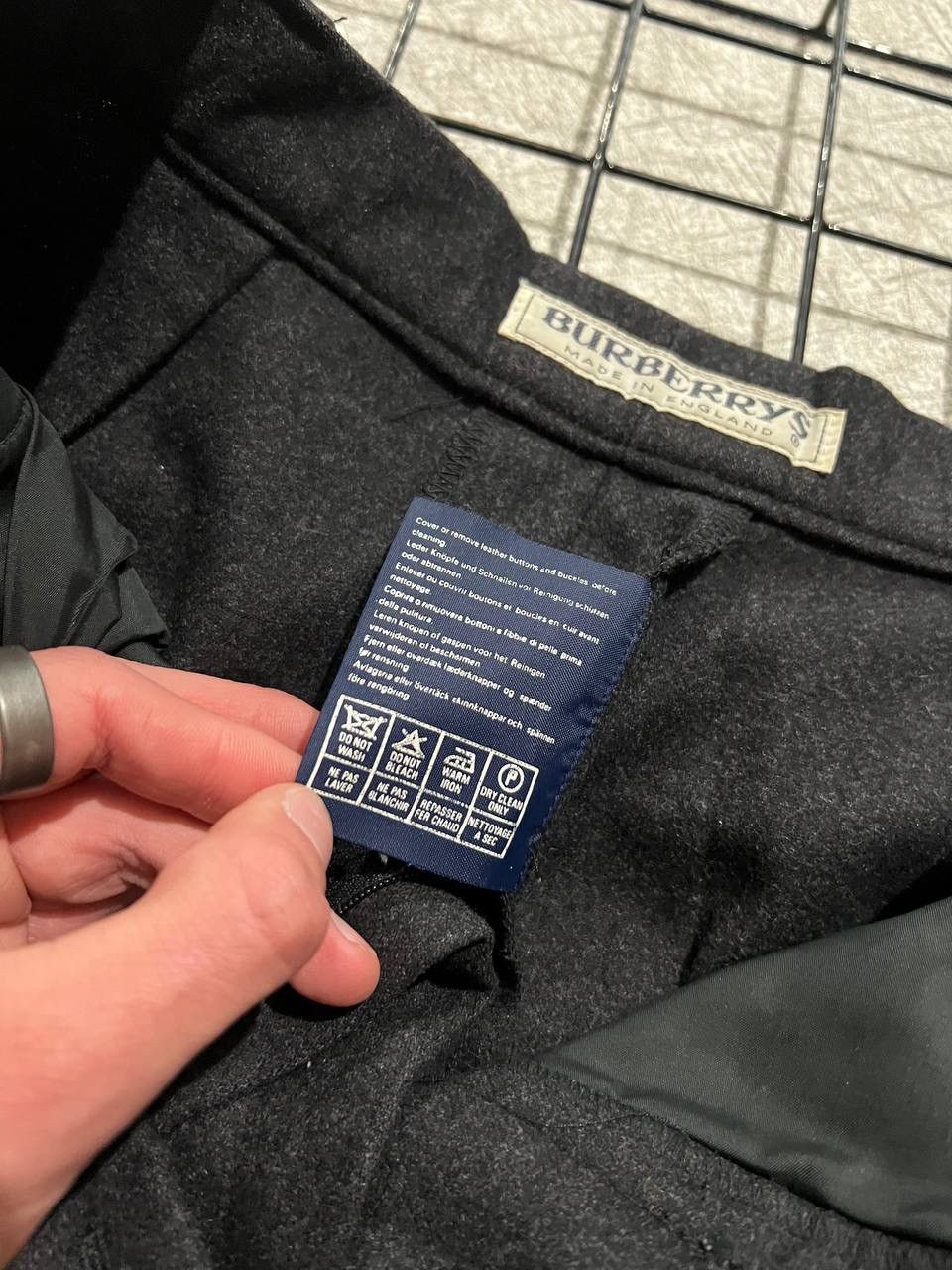 Burberry Vintage Burberrys Wool Casual Trousers Size 25" / US 0 / IT 36 - 9 Thumbnail