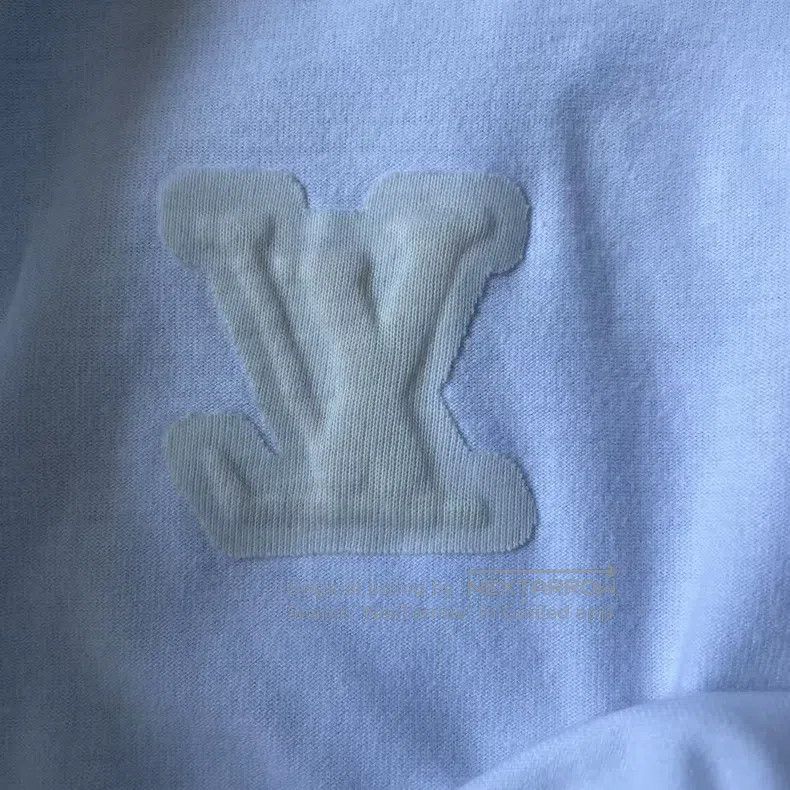 Louis Vuitton Louis Vuitton White embossed short sleeve Size US XL / EU 56 / 4 - 5 Thumbnail