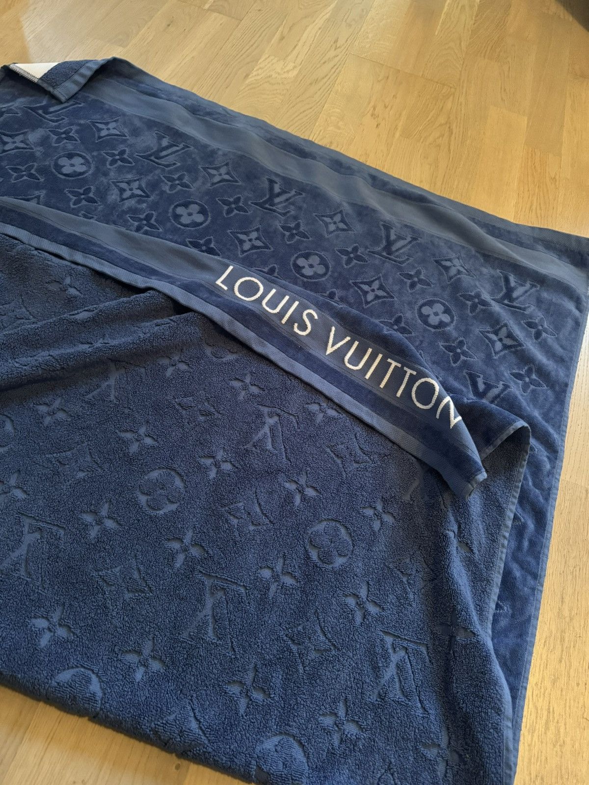 Louis Vuitton LOUIS VUITTON beach towel sizes in photos by tape measure Size ONE SIZE - 6 Thumbnail