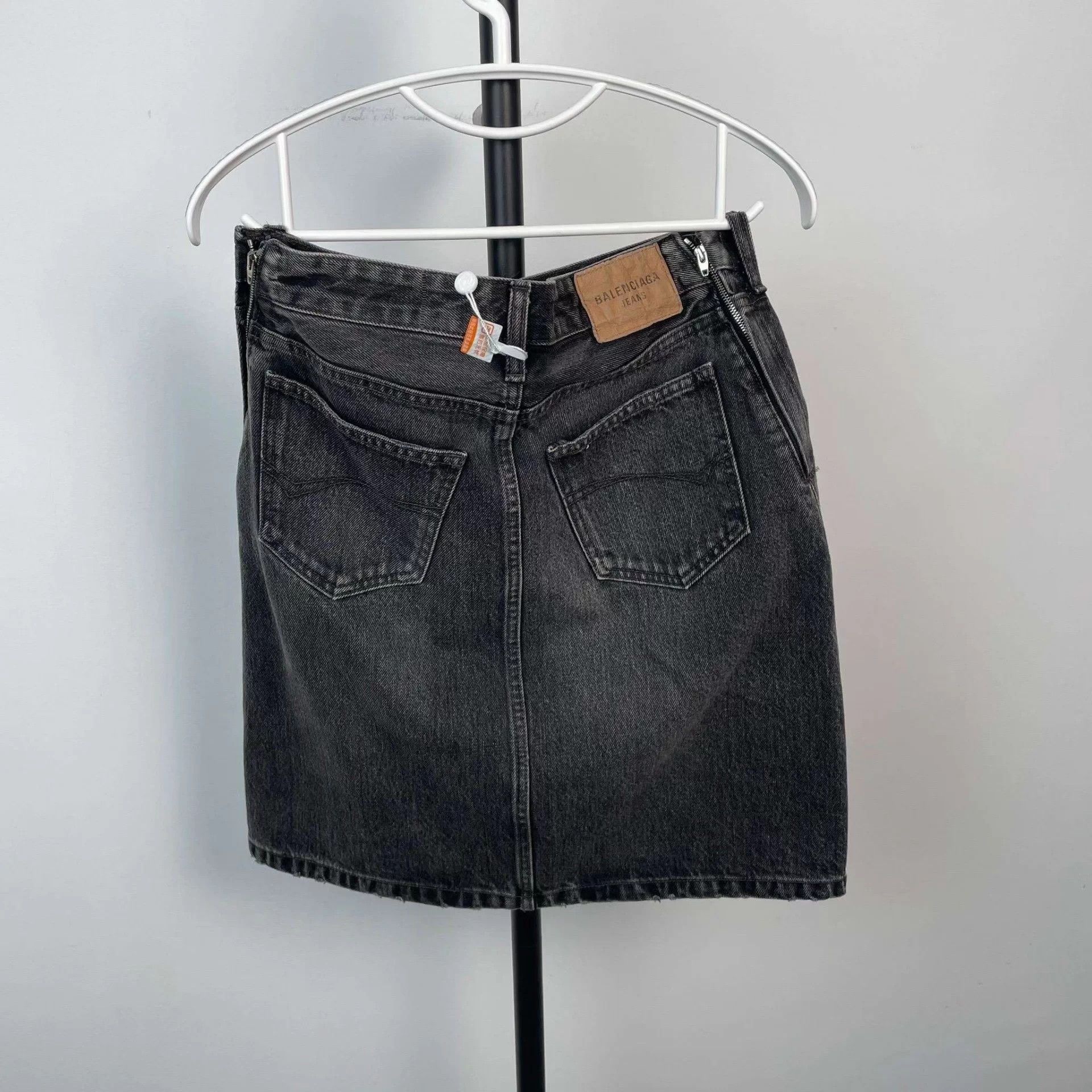 Balenciaga Balenciaga mini skirt 38 EU Size 27" / US 4 / IT 40 - 2 Thumbnail
