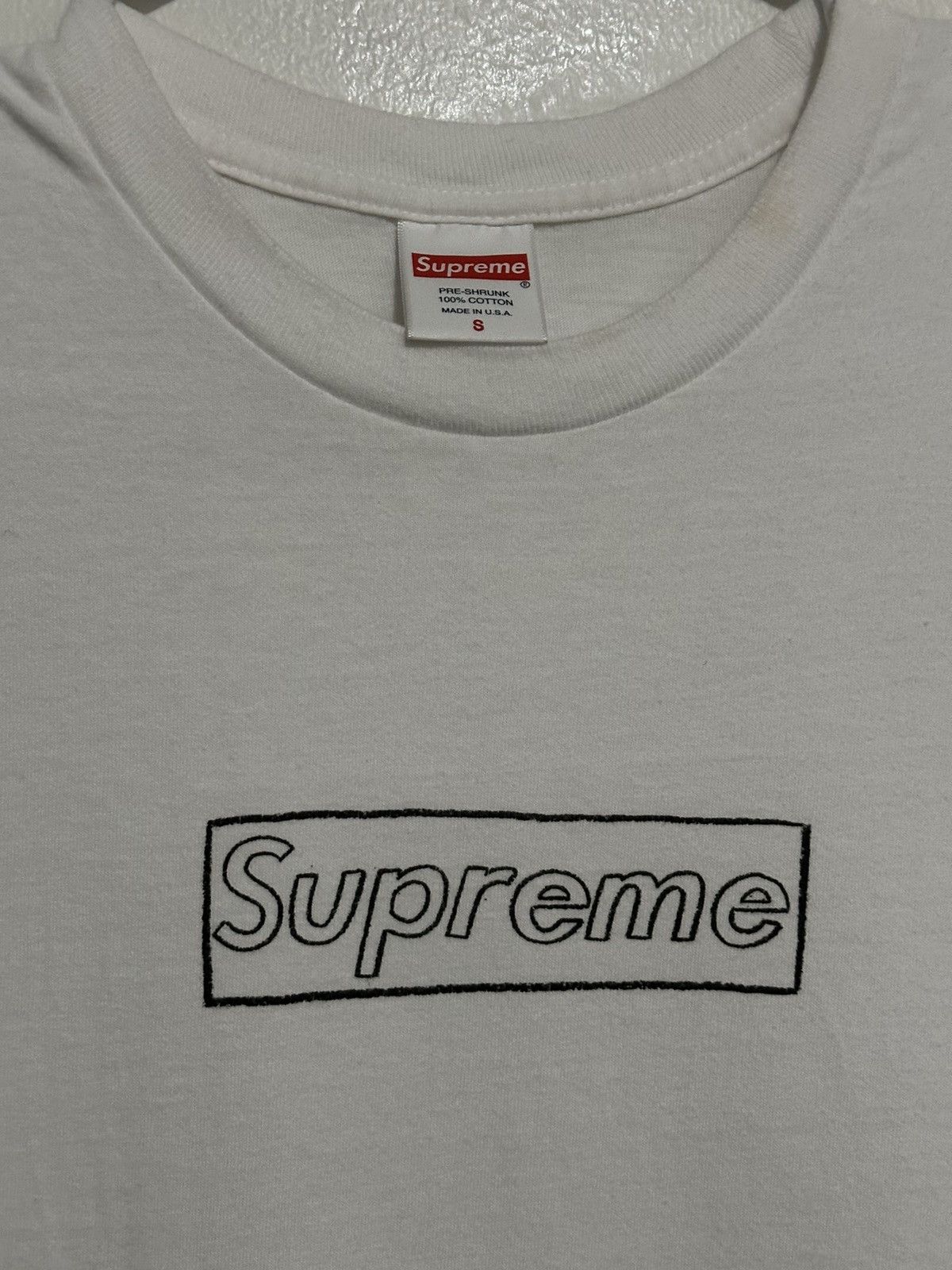 Kaws × Supreme Supreme KAWS Chalk Logo Tee Size US S / EU 44-46 / 1 - 2 Thumbnail