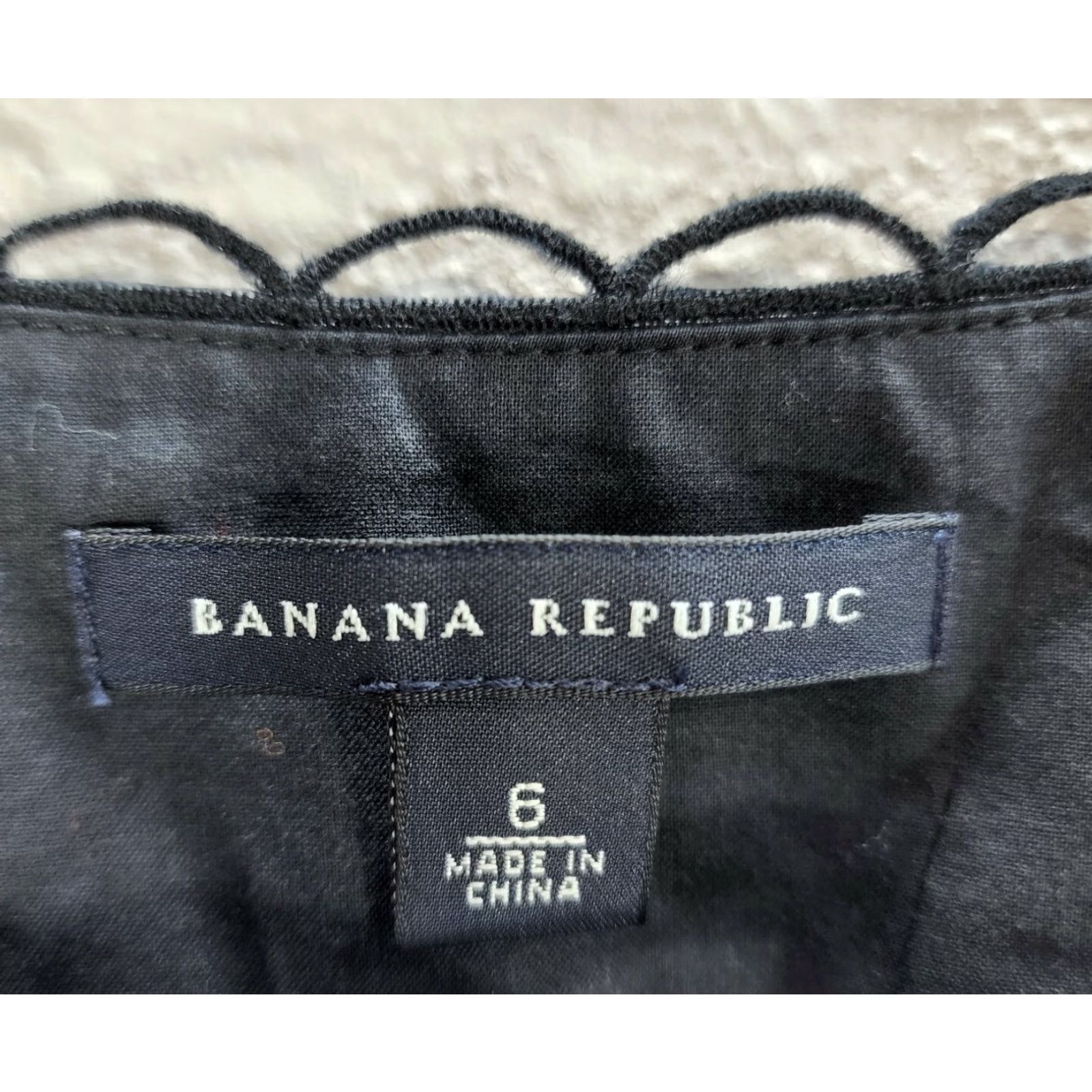 Banana Republic Banana Republic Dark Blue Floral Embroidered Sleeveless Top Shirt Relaxed Sz 6 Womens Tank V-Neck Embroidered Cotton Silk 90s? Size M / US 6-8 / IT 42-44 - 6 Thumbnail