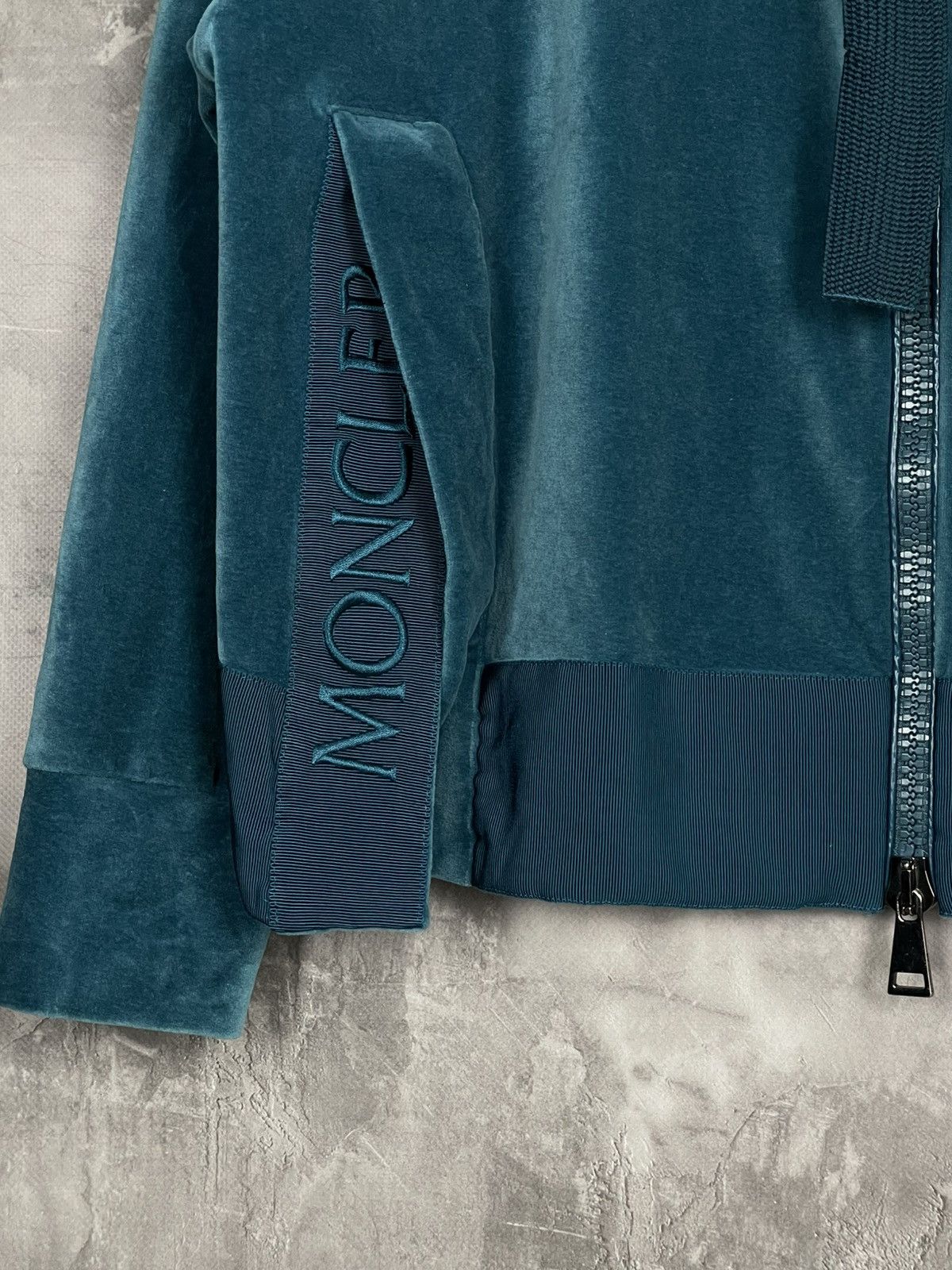 Moncler Moncler Luxury Velour Glamour Zip-Up Hoodie Size XS / US 0-2 / IT 36-38 - 7 Thumbnail