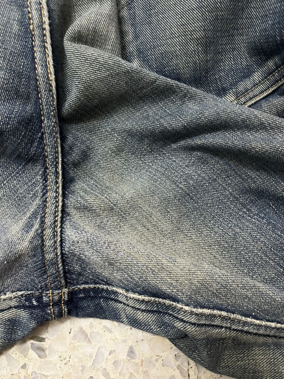 LEE Riders organic cotton distressed denim