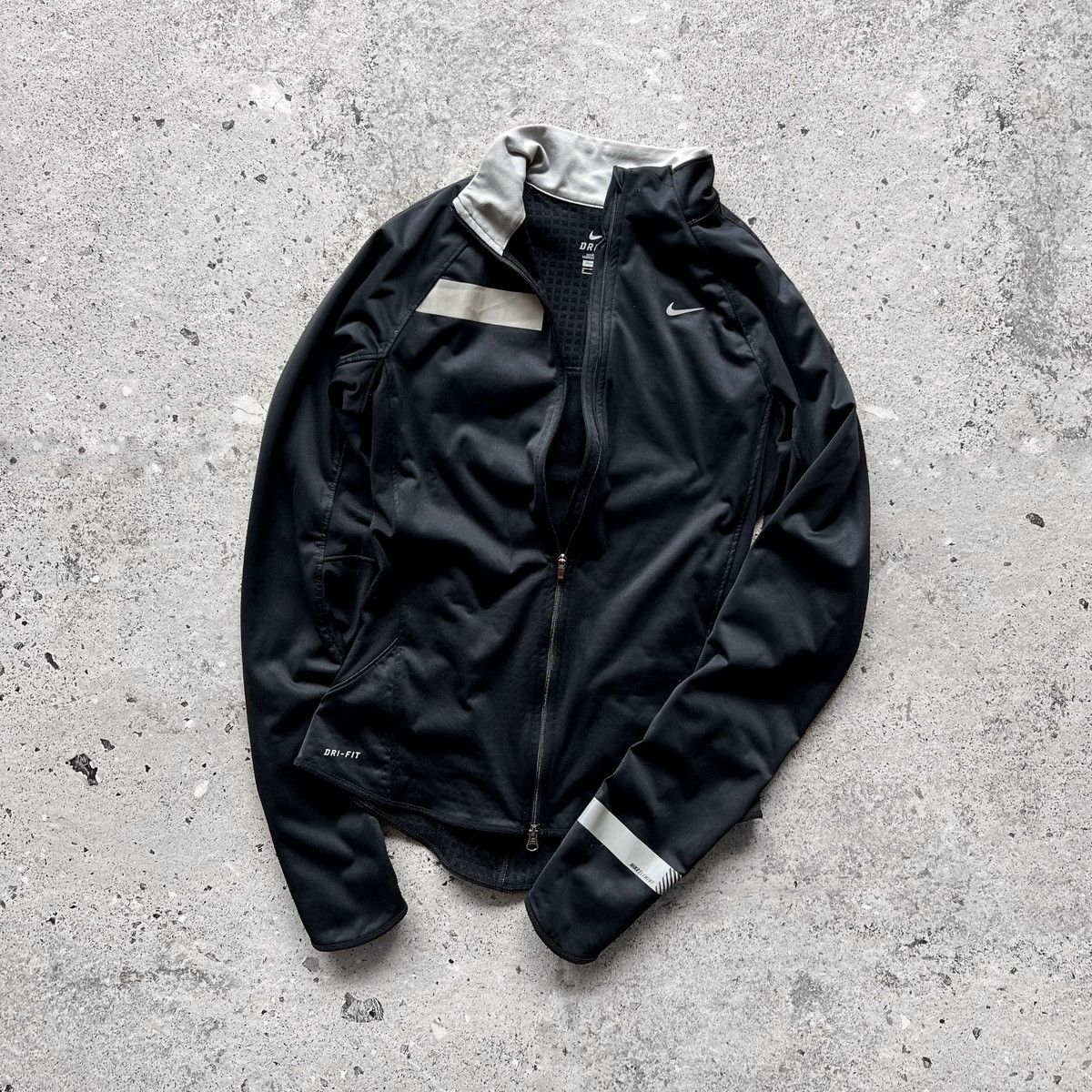 Nike Nike Dri-FIT Womens Black Full Zip Element Shield Jacket Size S / US 4 / IT 40 - 1 Thumbnail