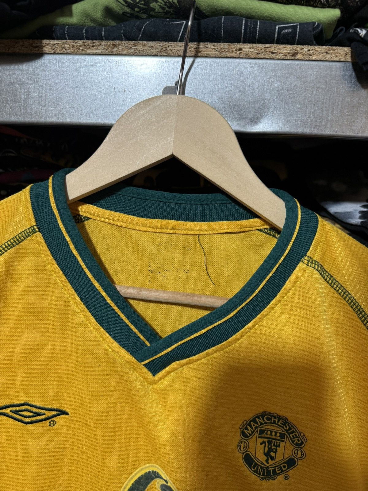 Umbro Umbro Manchester United 2000-2002 Goalkeeper Barthez Jersey Size US XL / EU 56 / 4 - 6 Thumbnail