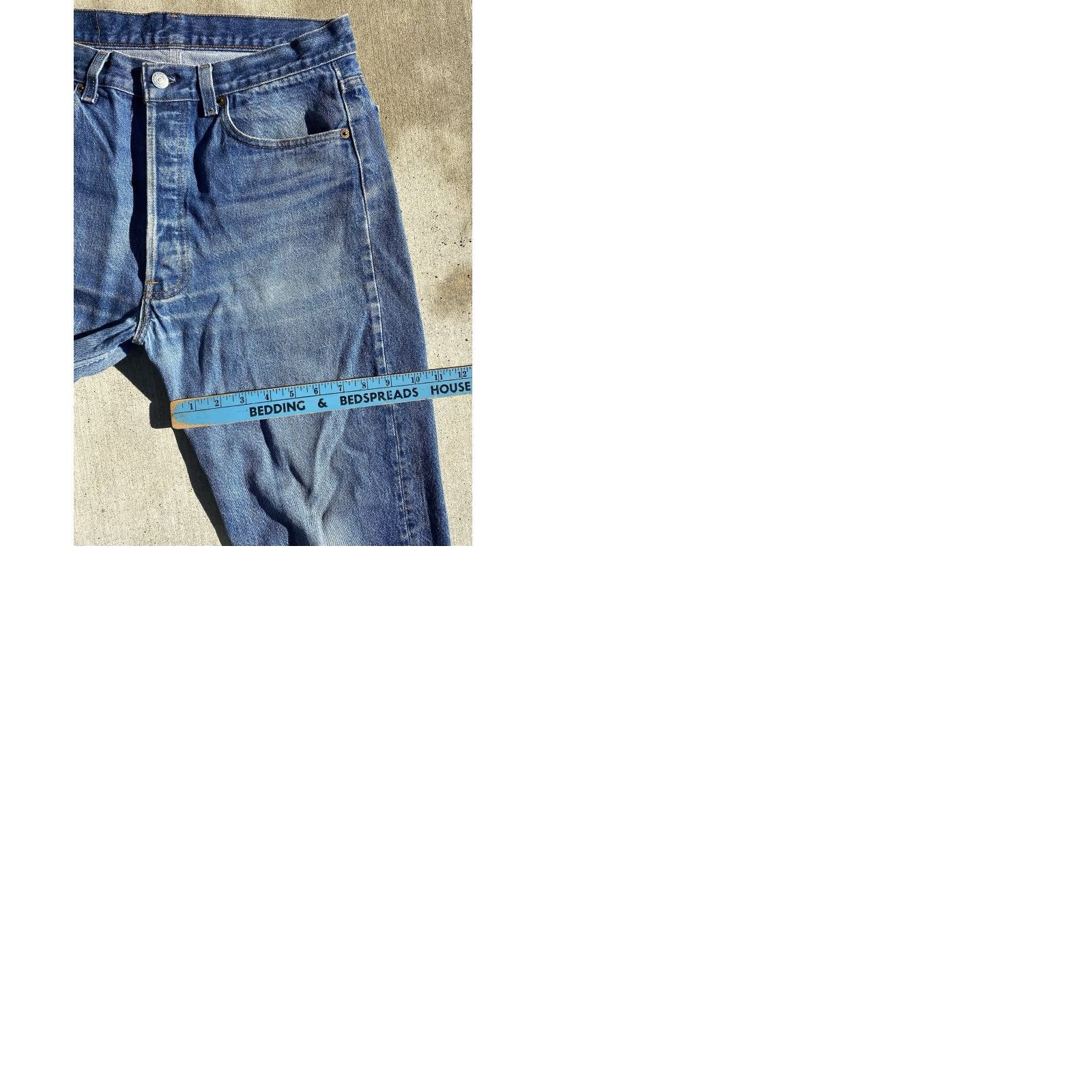 Levi's VINTAGE Levi’s 501 Jeans Button Fly Worn Fade Size 34 34 Measure W 32.5 in L L 31 Men Straight Regular Blue Denim 1980s USA Size US 34 / EU 50 - 12 Thumbnail