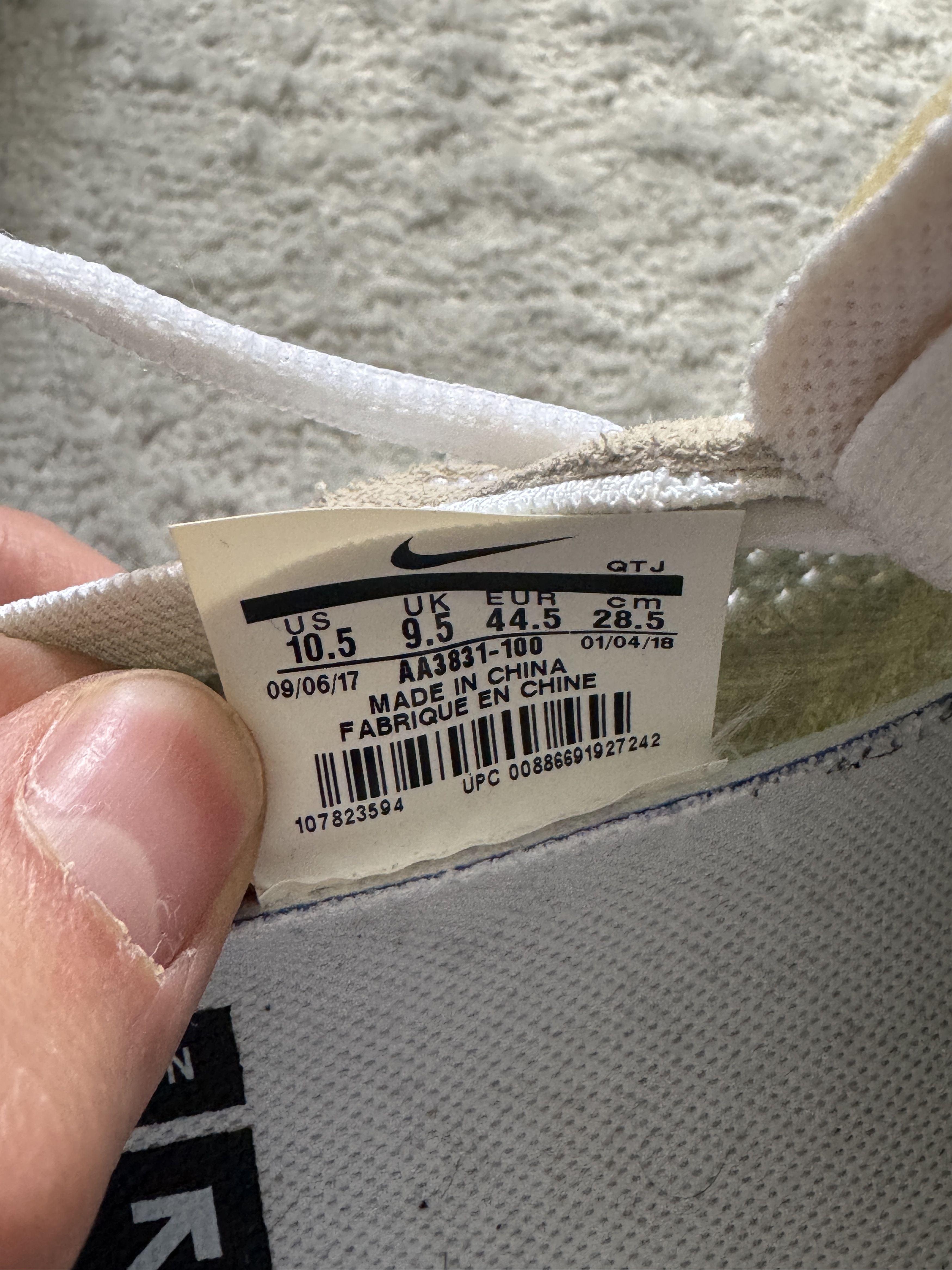 Virgil Abloh -Nike OFF WHITE- VAPORMAX PART 2 WHITE (10.5) Size US 10.5 / EU 43-44 - 7 Thumbnail