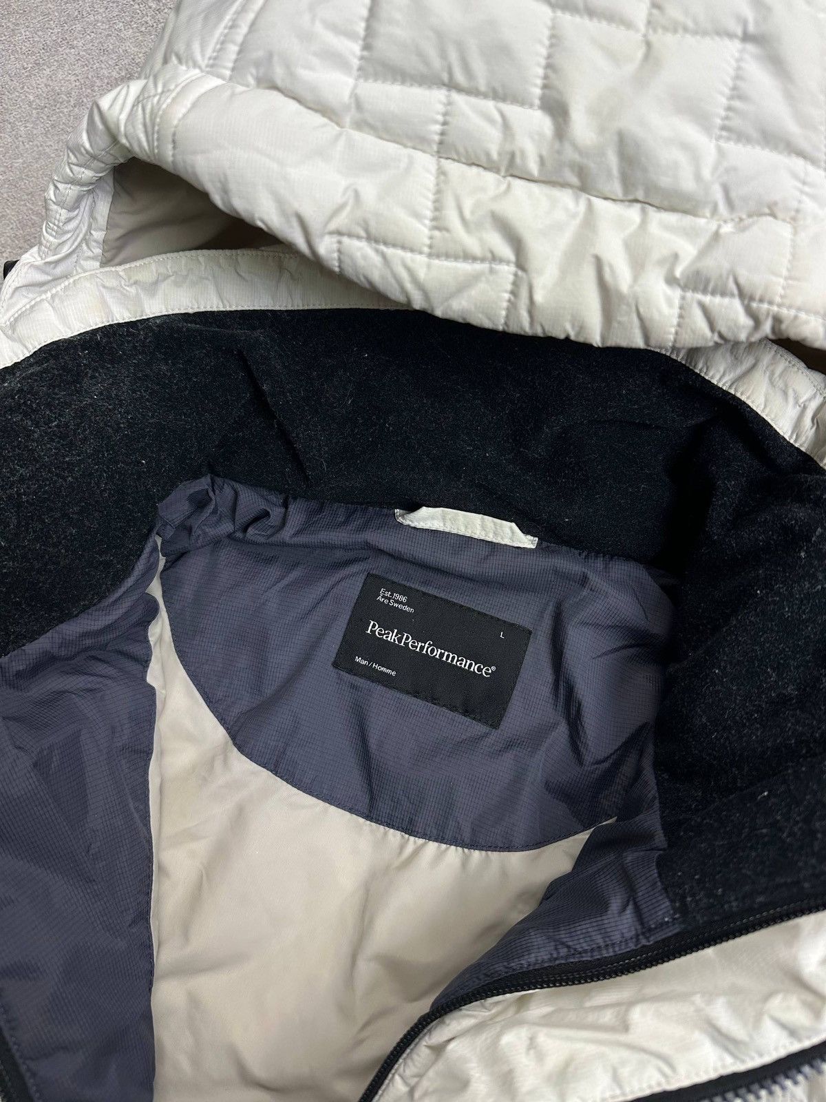 Peak Performance Peak Performance Light White Goose Puffer Jacket Mens L Size US L / EU 52-54 / 3 - 7 Thumbnail