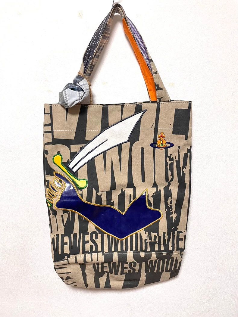 Vivienne Westwood Vivienne Westwood size os Retro punk text leather large cap Size ONE SIZE - 2 Thumbnail