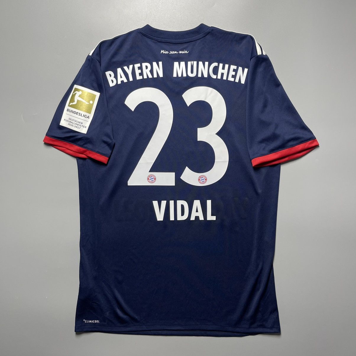Vintage BAYERN ADIDAS 2017/2018 FOOTBALL AWAY JERSEY #23 VIDAL Size US S / EU 44-46 / 1 - 1 Thumbnail