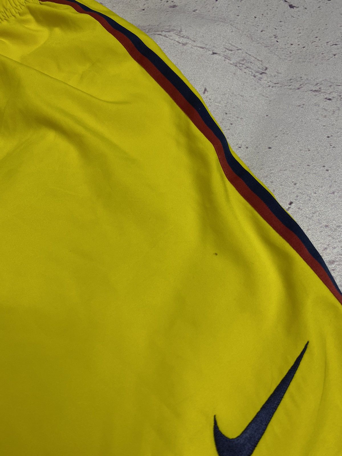 Nike MENS Nike Barcelona Yellow Soccer Shorts vintage Size US 34 / EU 50 - 3 Thumbnail