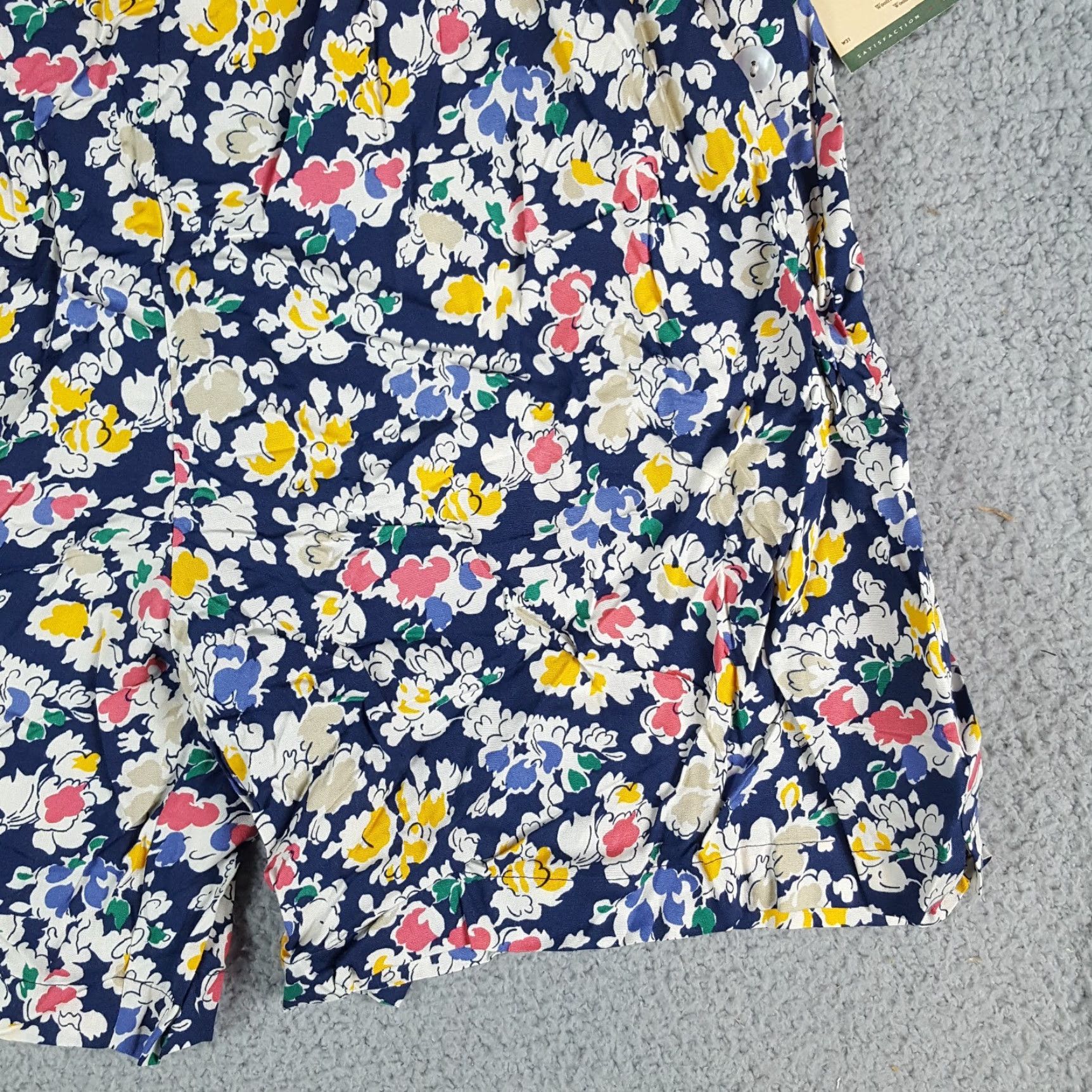 Vintage VINTAGE Woolrich Floral Print Women's Size 12 Relaxed Fit Golf Shorts Size 34" / US 12 / IT 48 - 5 Thumbnail