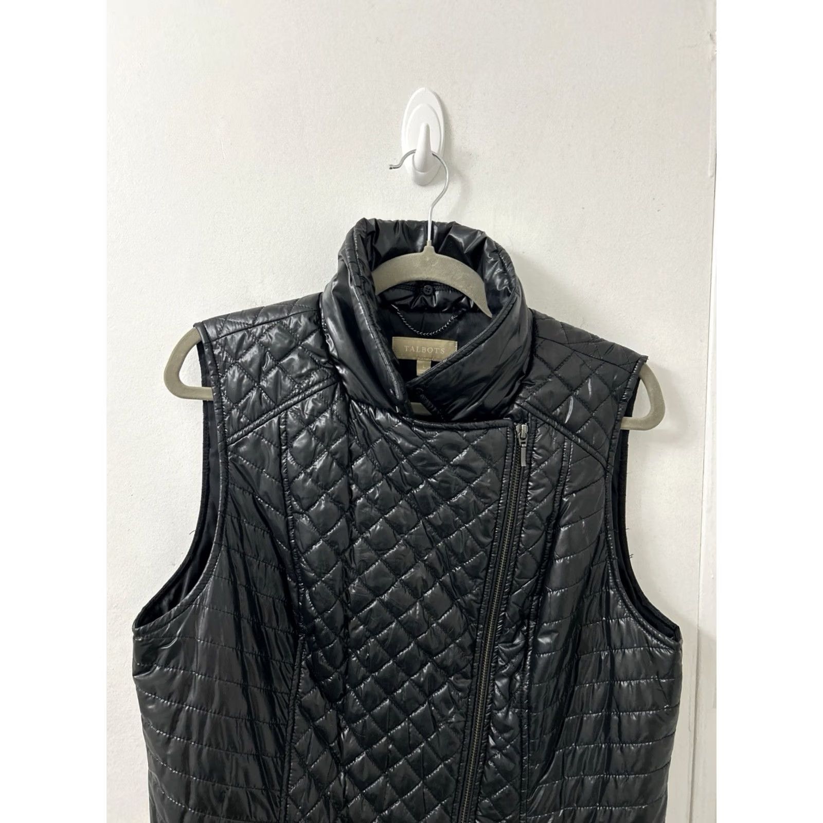 Talbots Talbots Quilted Puffer Vest Womens Large Black Asymmetrical Zip Moto Pockets Vest L Black Quilted Modern Womens US Vintage: No Size L / US 10 / IT 46 - 2 Thumbnail