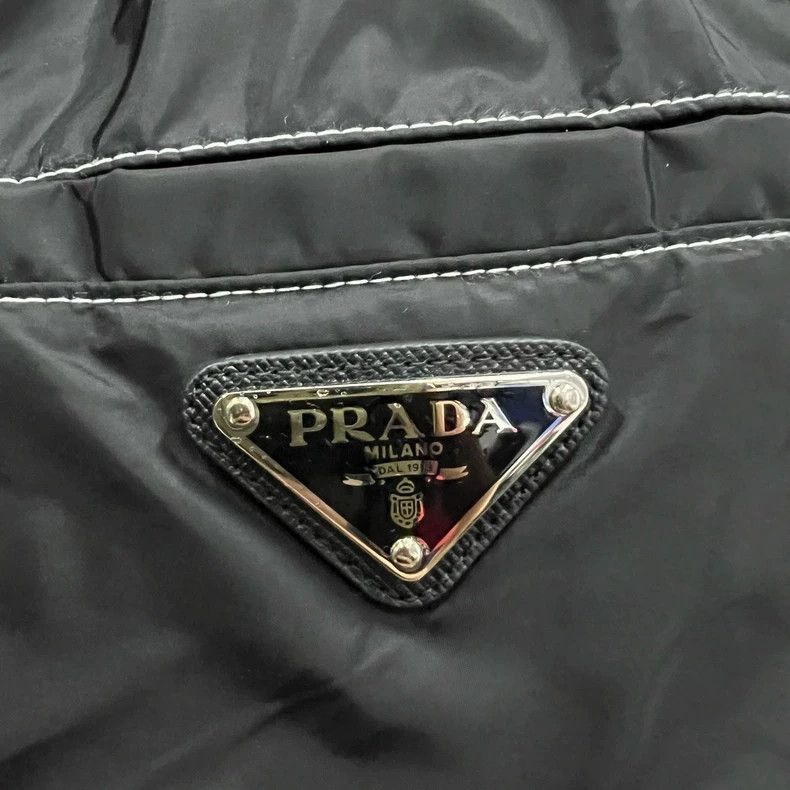 Prada Prada Black triangle logo shorts 2502-Nextarrow Size 30" / US 8 / IT 44 - 3 Thumbnail