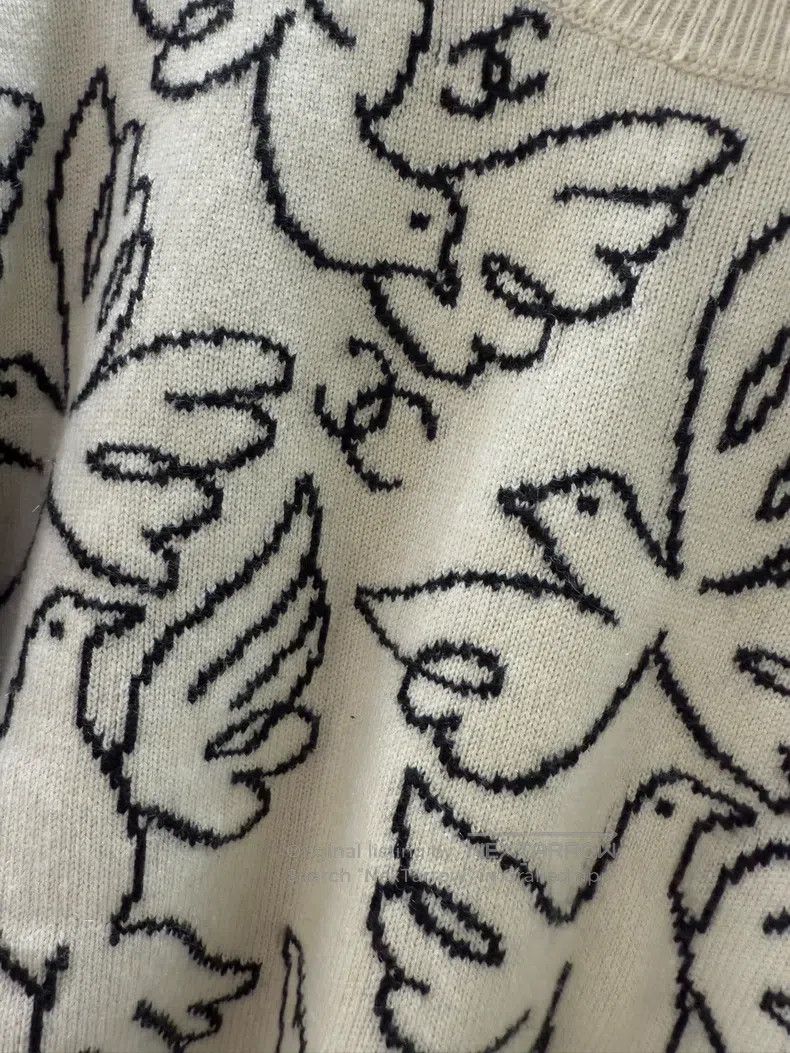 Chanel Chanel Black and White Peace Pigeon Sweater Size XXS / US 00 / IT 34 - 4 Thumbnail