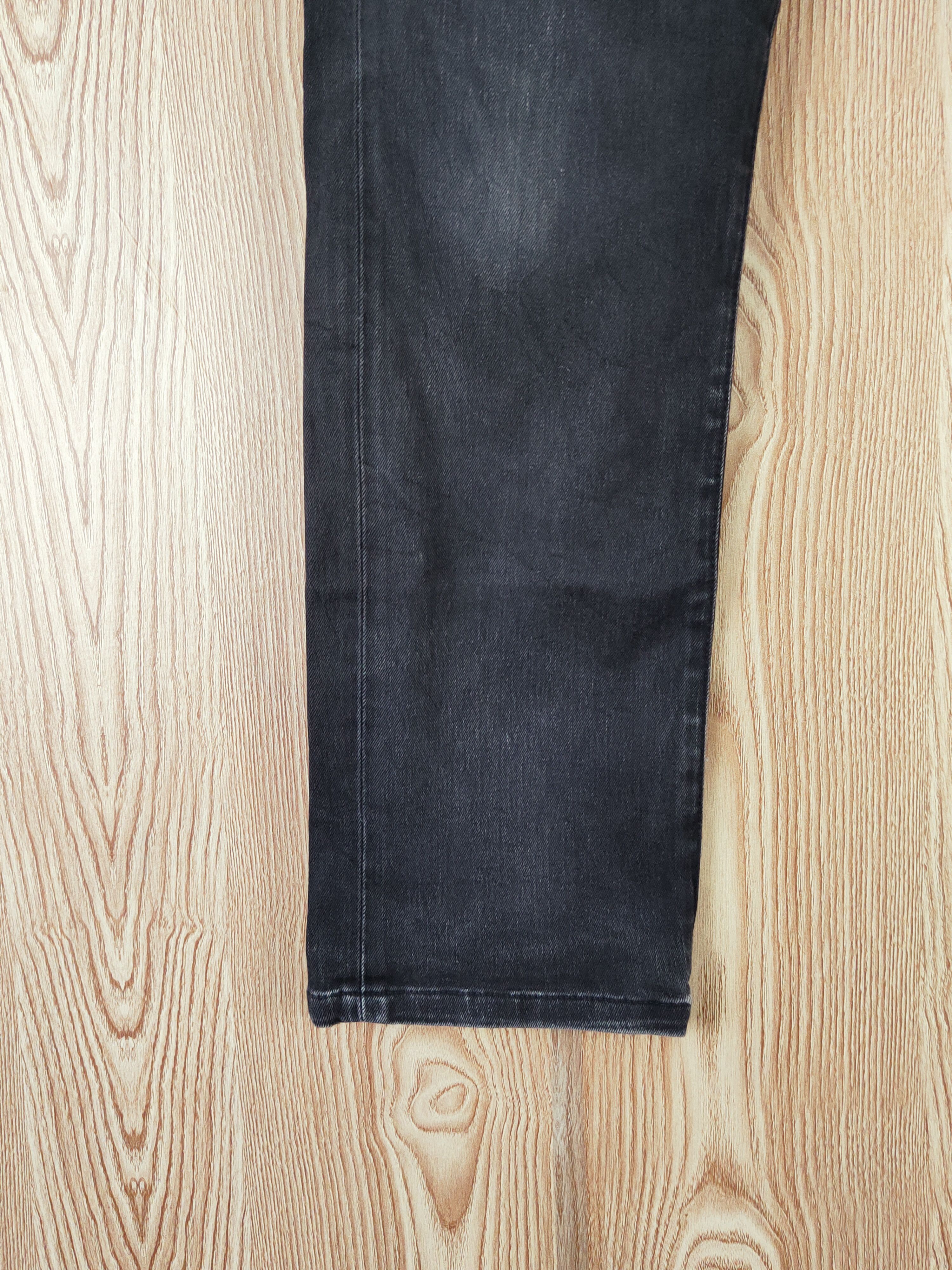 Uniqlo Black Distressed Ripped Jeans #W228