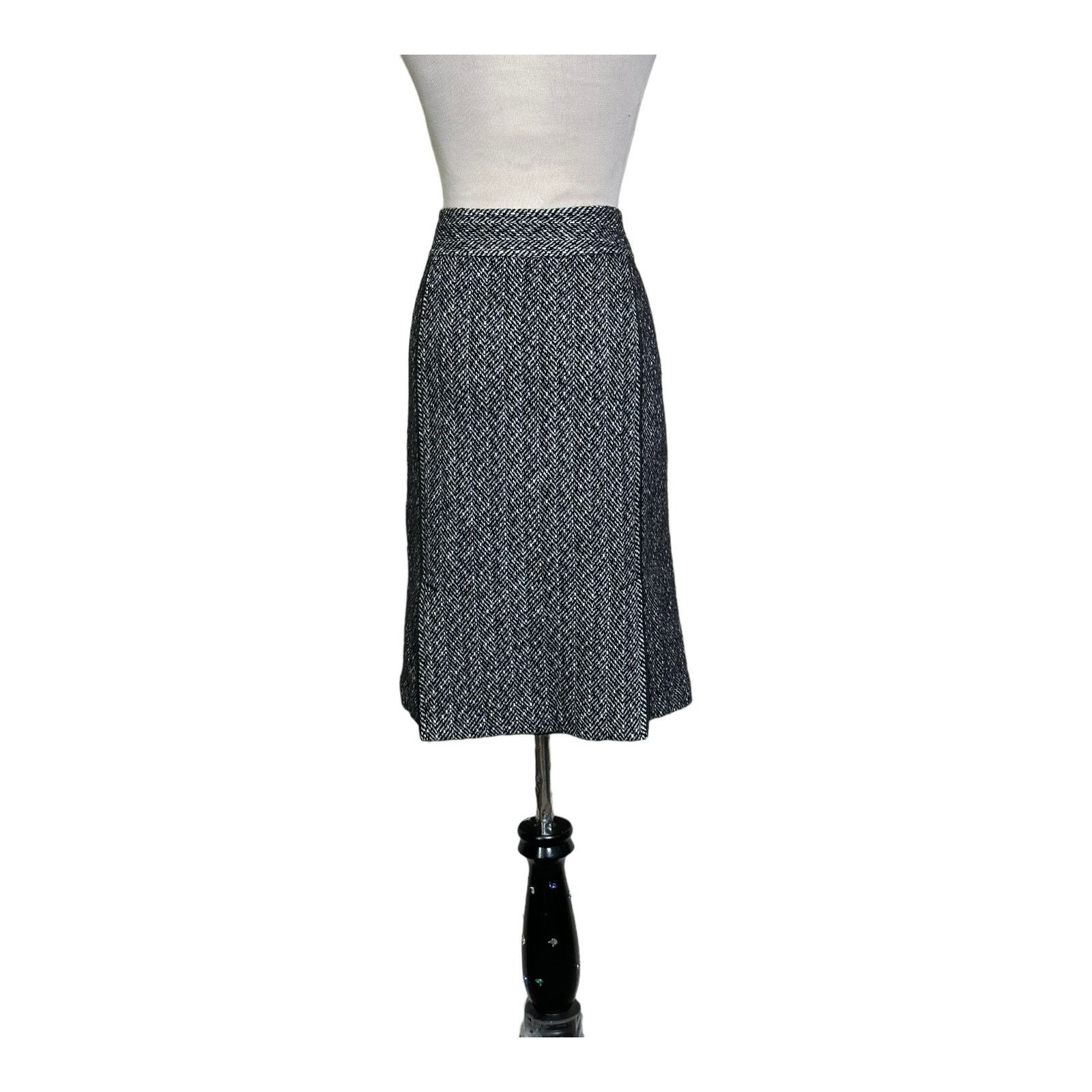 Ann Taylor Ann Taylor two tone chevron knit lined pencil skirt size 8 Size 33" - 2 Thumbnail
