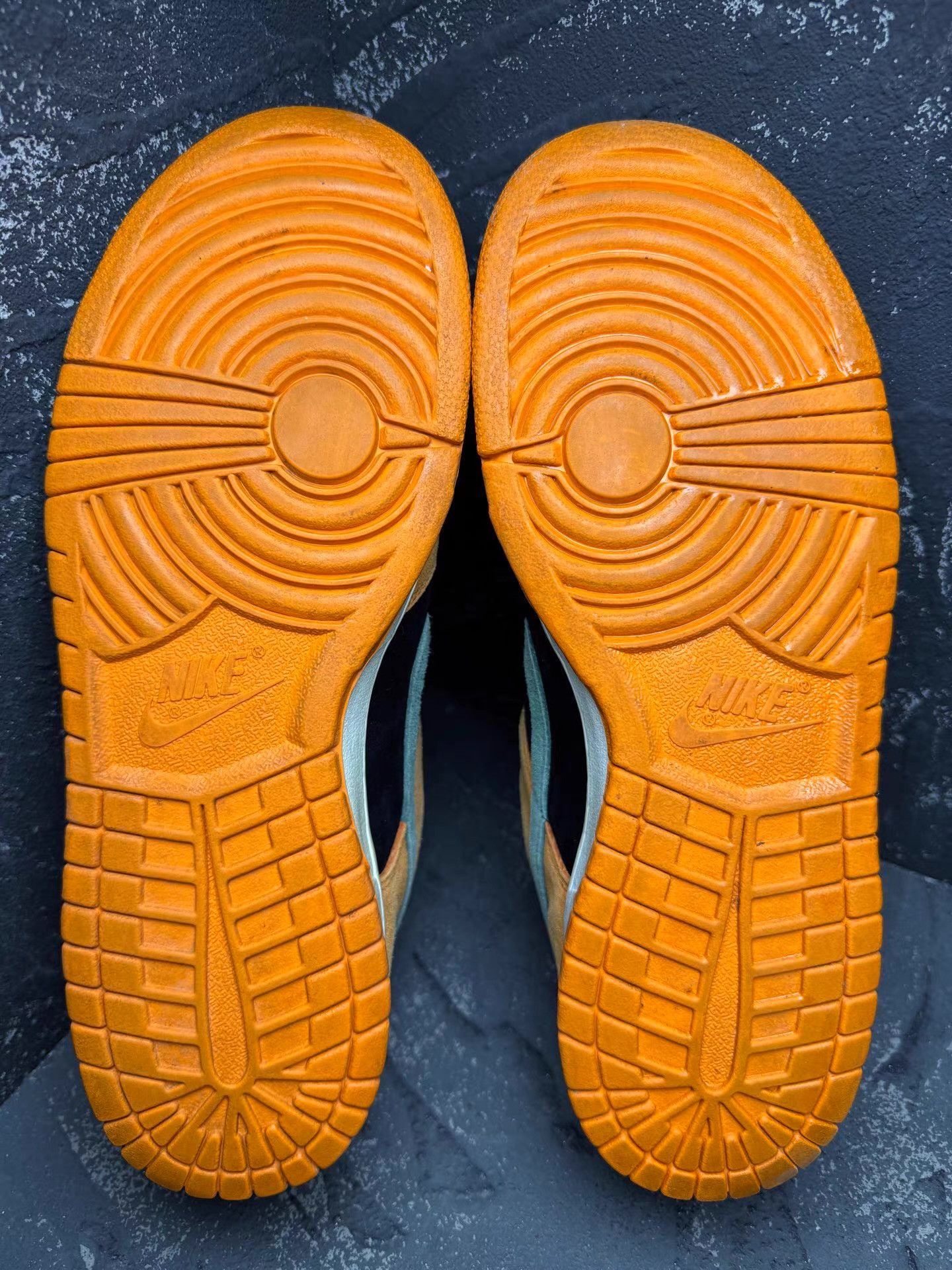 Nike Nike Dunk Black & Orange Suede Q10 Size US 9.5 / EU 42-43 - 4 Thumbnail