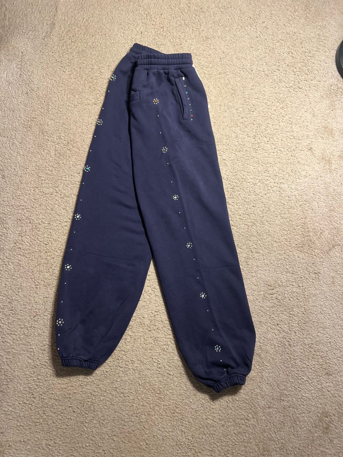 HMDD Happy Memories Don’t Die FLOWER STUDDED SCRUNCH SWEAT Medium Size US 34 / EU 50 - 11 Thumbnail
