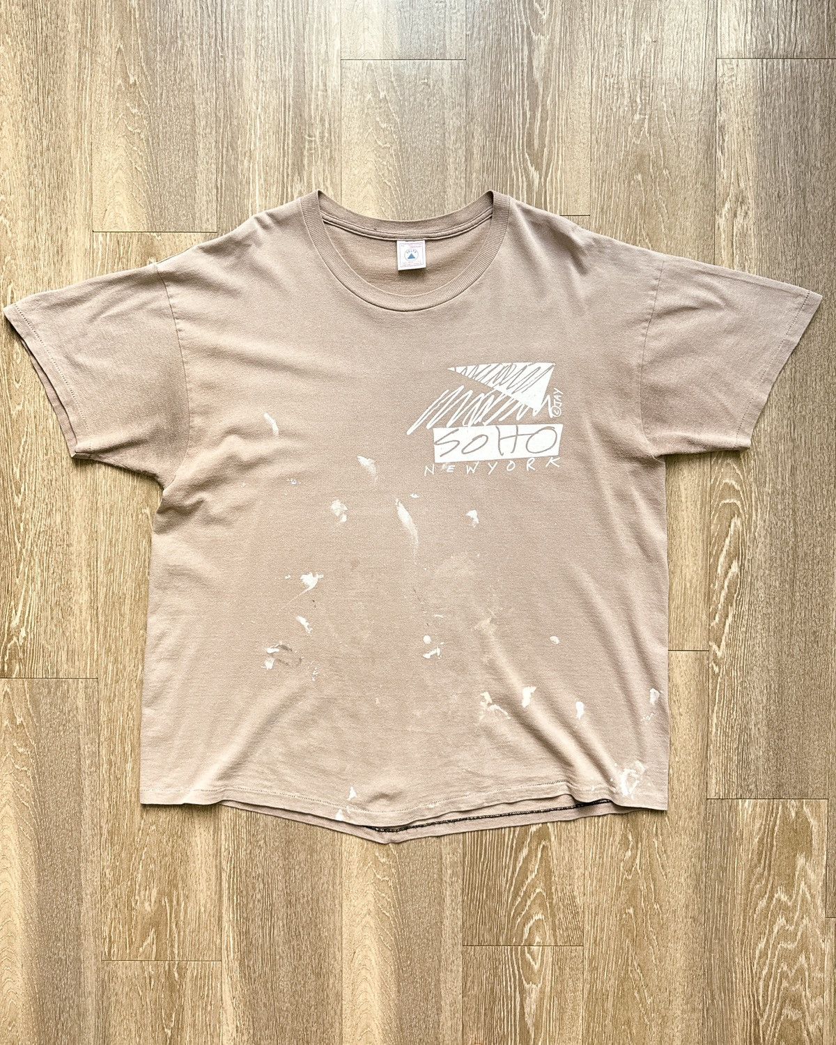 Vintage Vintage 90s SoHo New York Graffiti Graphic T Shirt Sun Faded Size US XL / EU 56 / 4 - 1 Thumbnail