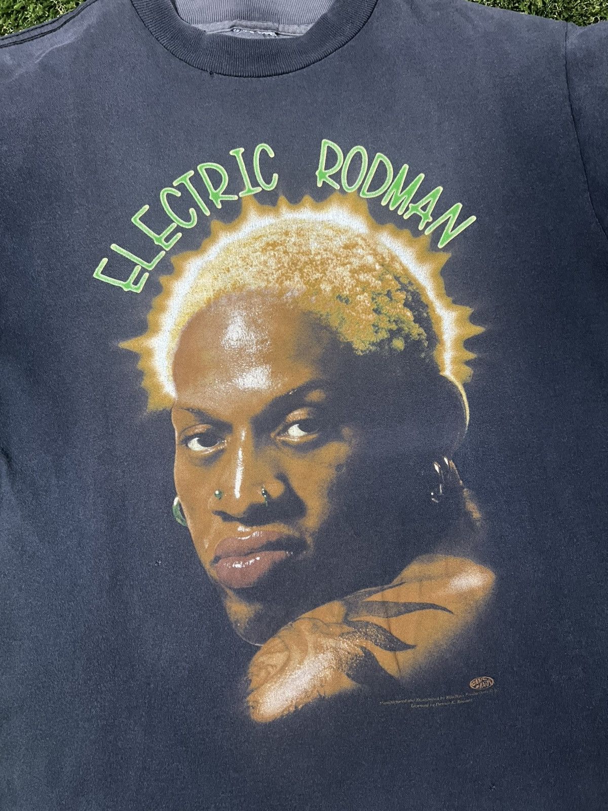 NBA Vintage 90s Insane Faded Dennis Rodman Electric NBA Rap Tee Size US M / EU 48-50 / 2 - 2 Thumbnail