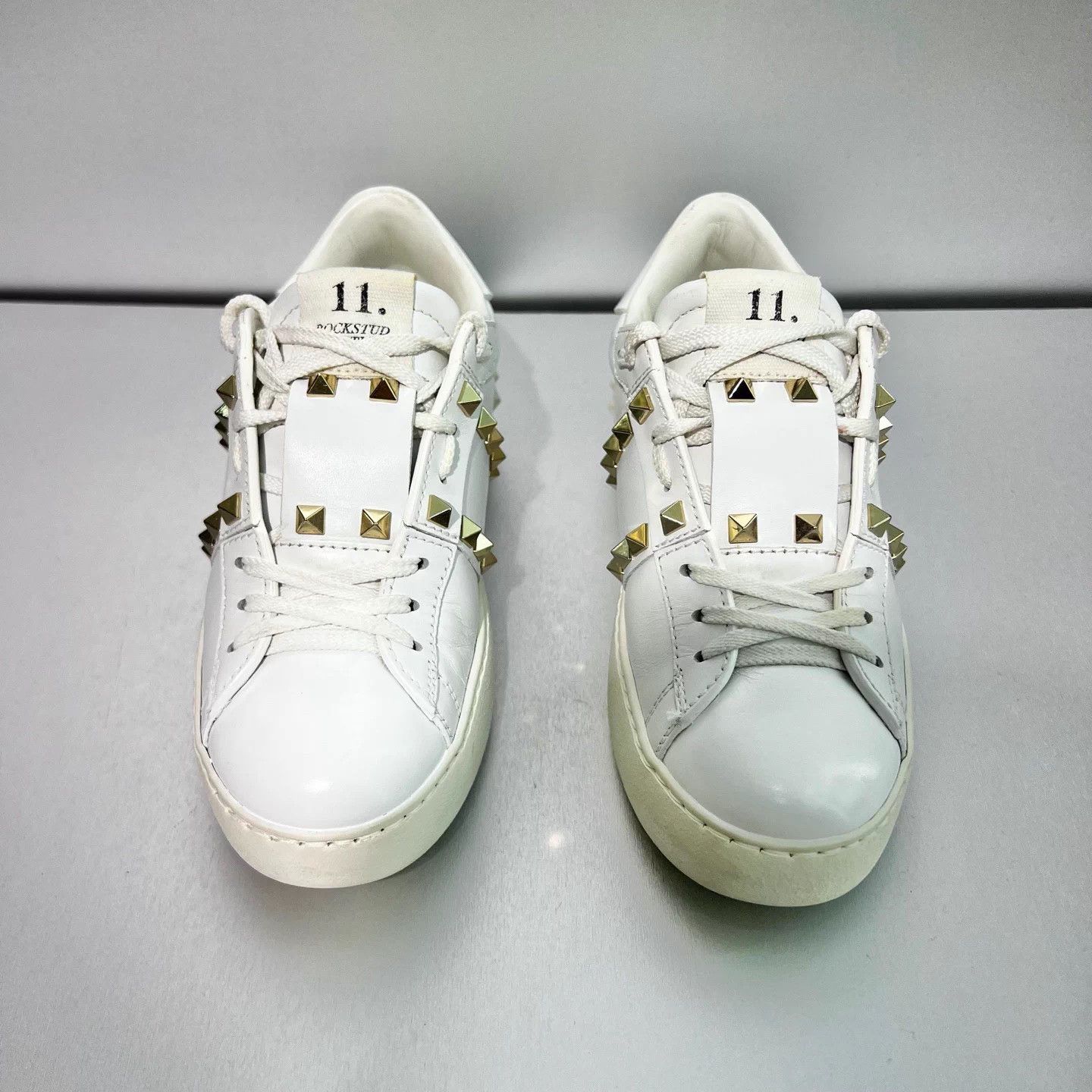 Valentino VALENTINO White Gold Studs White Sneakers 35 like new X6795 Size US 4 / IT 34 - 3 Thumbnail