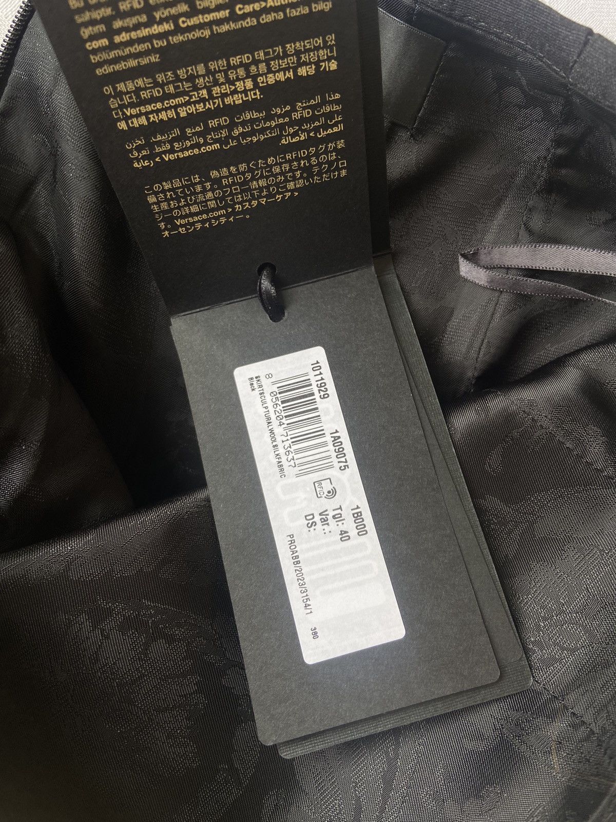 Versace Versace black midi skirt Size 27" / US 4 / IT 40 - 4 Thumbnail