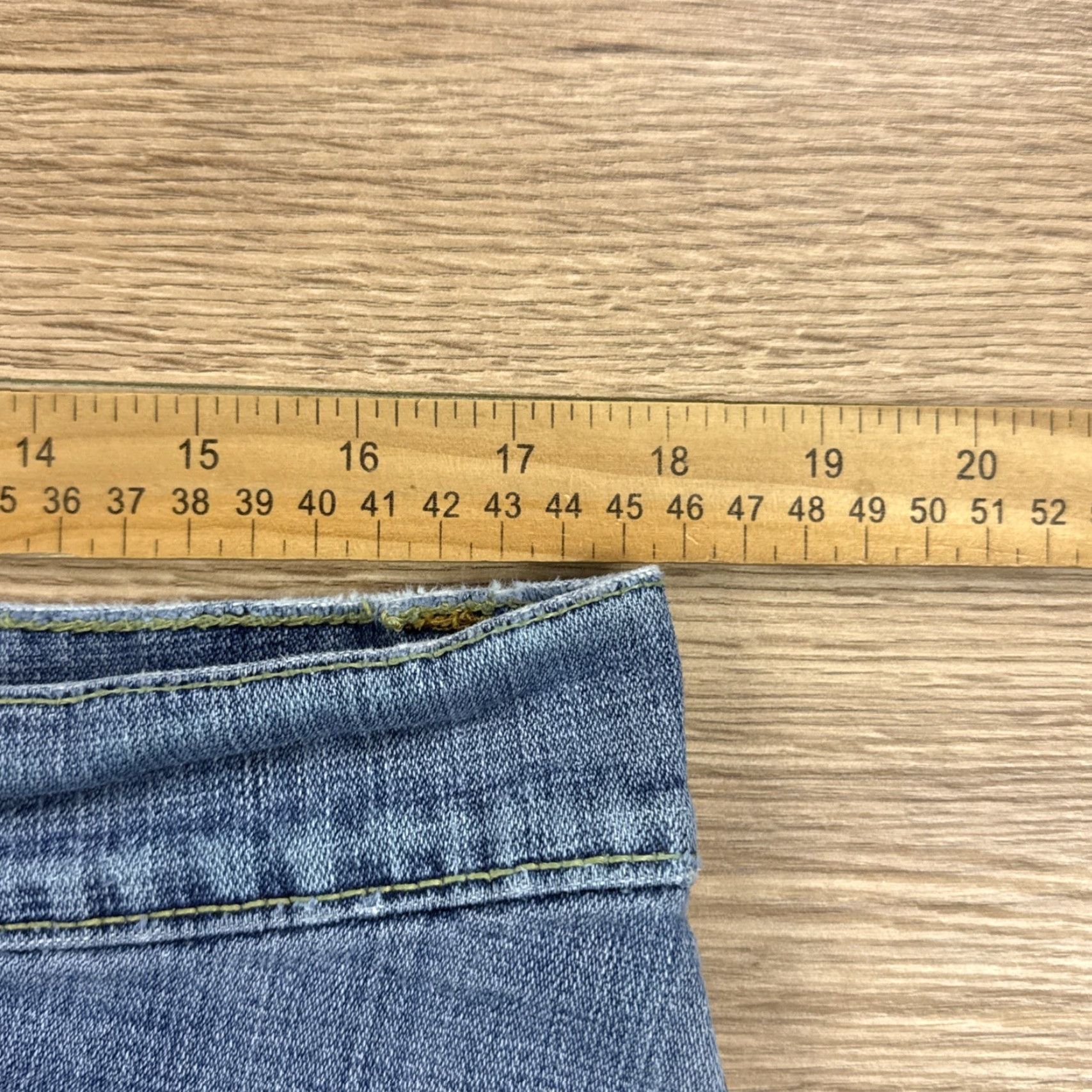 Levi's Levi’s 542 14M Denim Flap Pockets Cut-Off Shorts Women Blue 14 Pockets Damaged? No, Destroyed? No. (Note: must avoid adding words). Size 36" / US 14 / IT 50 - 4 Thumbnail