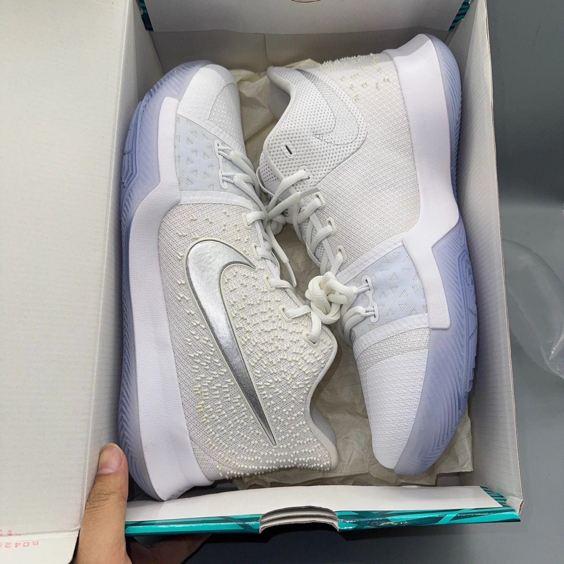 Nike Nike Kyrie 4 White 44 Size US 11 / EU 44 - 5 Thumbnail