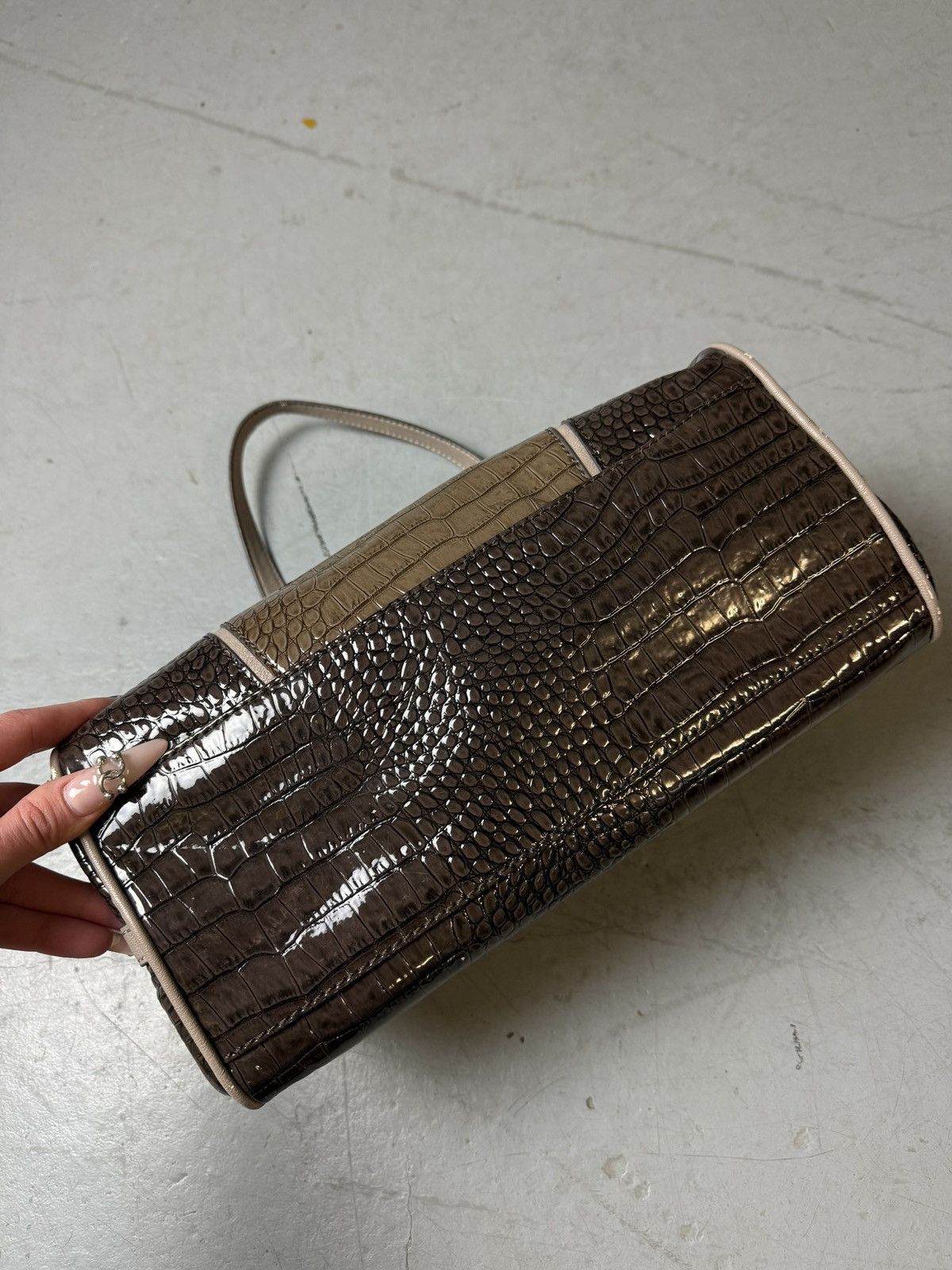 Guess Vintage Guess Brown Crocodile Optic Handbag Size ONE SIZE - 4 Thumbnail