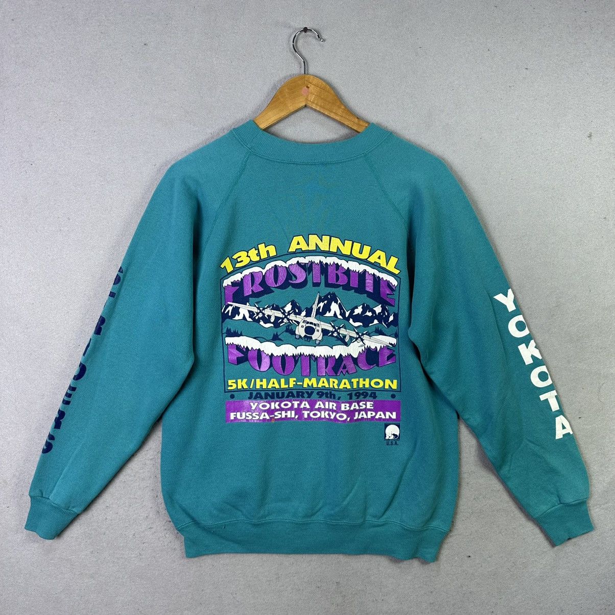 Vintage Vintage Yokota Air Base Frostbite Footrace Sweatshirt Size US M / EU 48-50 / 2 - 6 Thumbnail