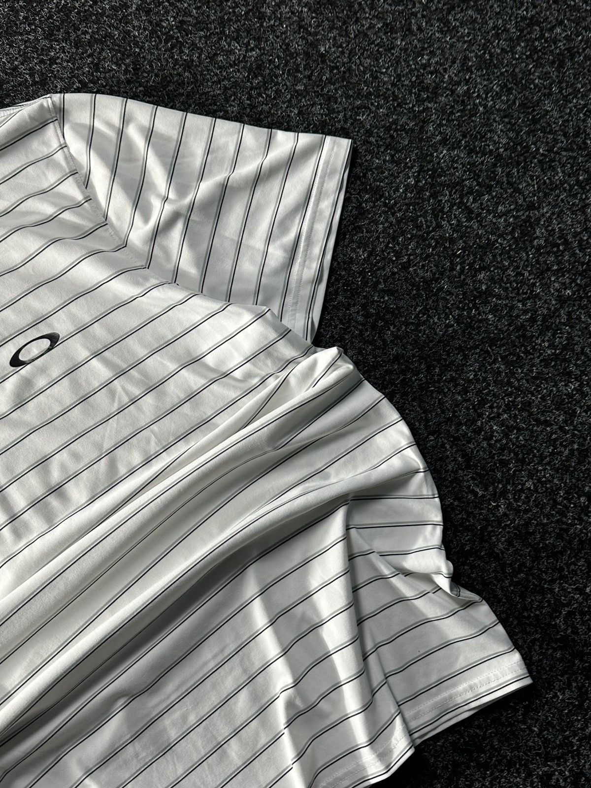 Oakley × Vintage 🚨 VINTAGE OAKLEY LOGO POLO TENNIS WHITE RARE 00s GORPCORE Size US L / EU 52-54 / 3 - 3 Thumbnail