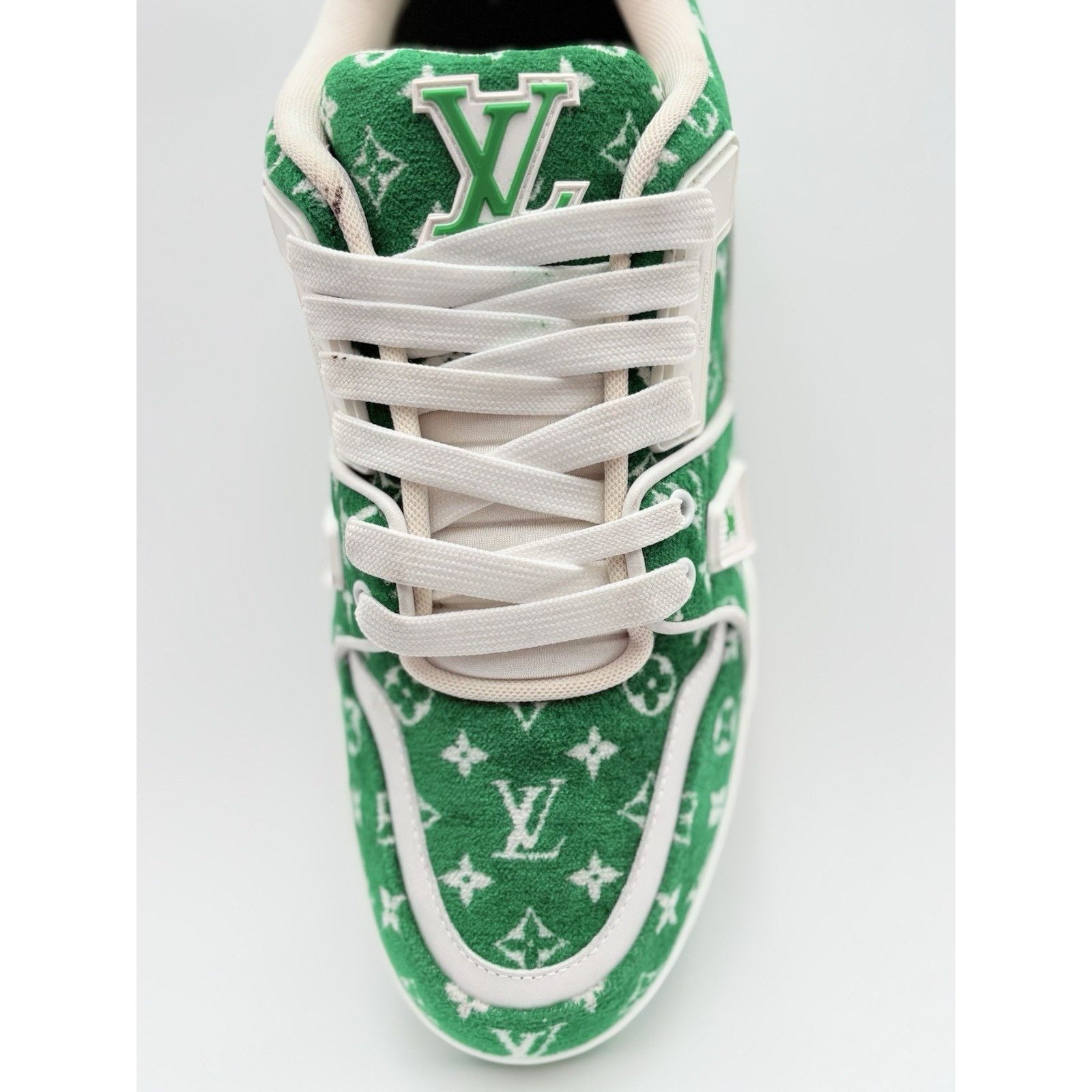 Louis Vuitton Louis Vuitton Trainer ' Green White Monogram ' | GREAT! Size US 10 / EU 43 - 11 Thumbnail