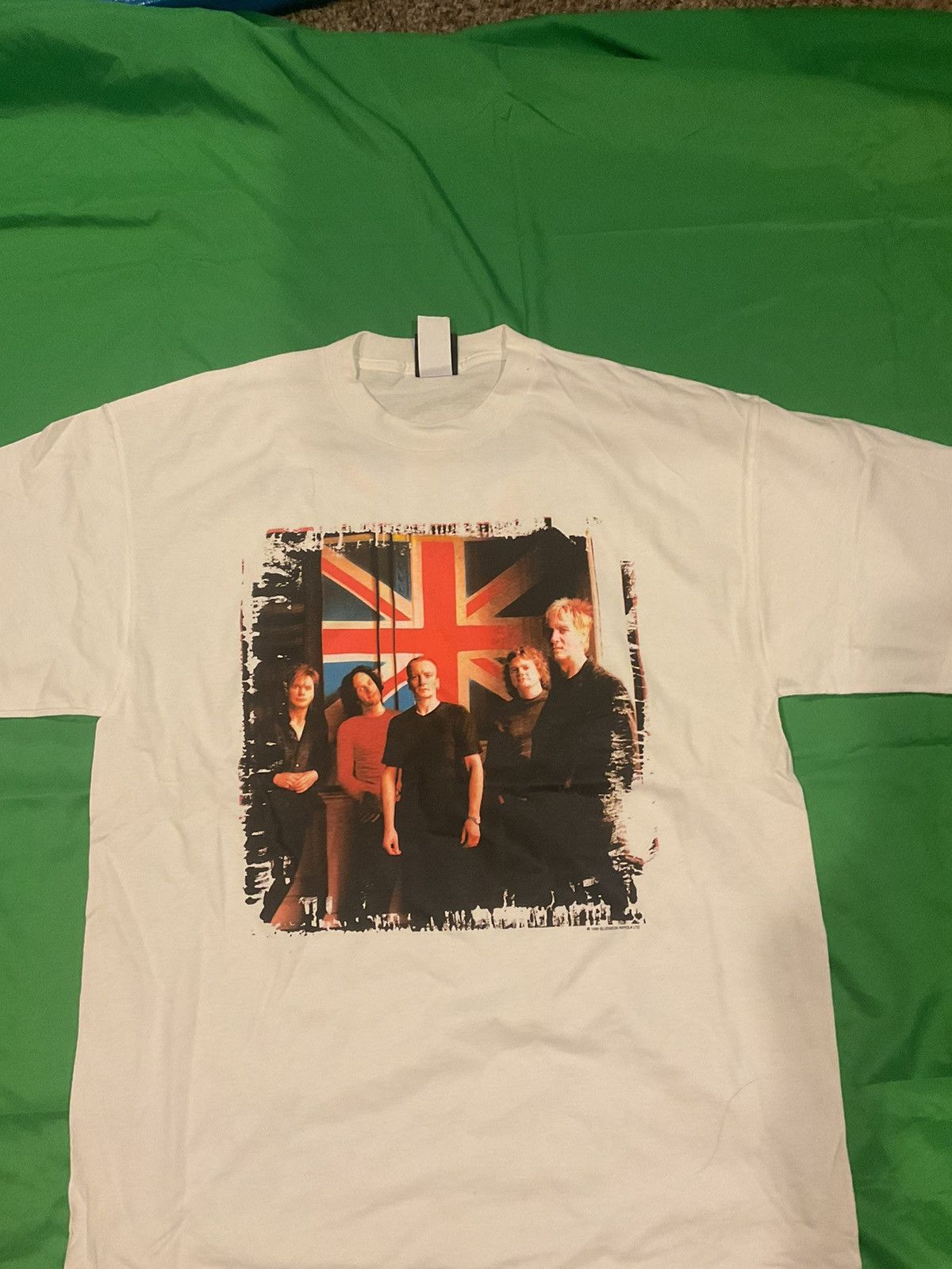 Vintage Vintage Def Leppard and red graphic tee Size US XL / EU 56 / 4 - 1 Thumbnail