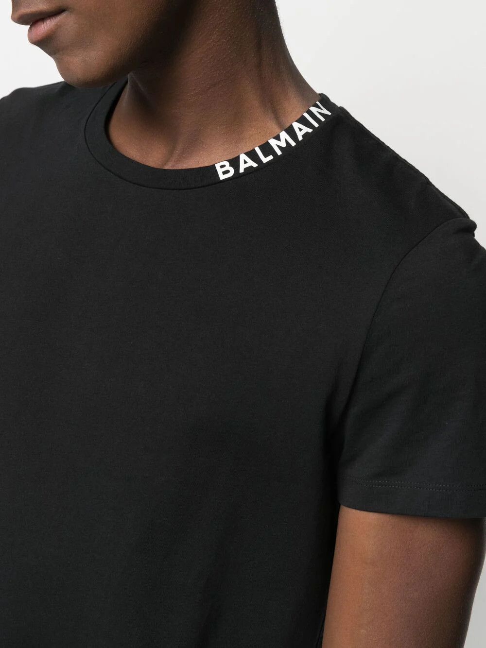 Balmain o1loc1c0526 Neck Logo T-Shirt in Black Size US XL / EU 56 / 4 - 3 Thumbnail