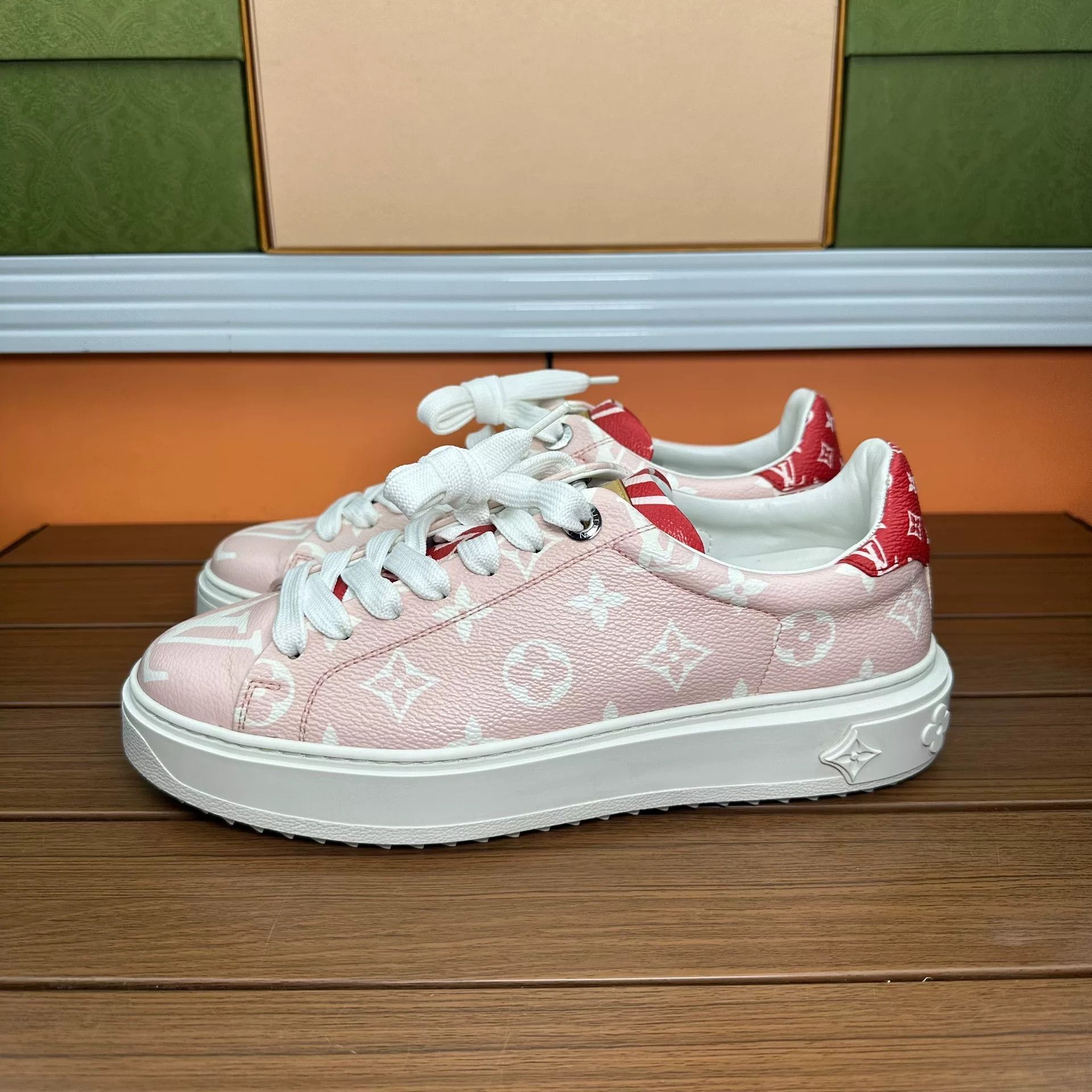 Louis Vuitton Louis Vuitton Casual Lowtop Sneakers it_38-5 Women Size US 8.5 / IT 38.5 - 1 Thumbnail