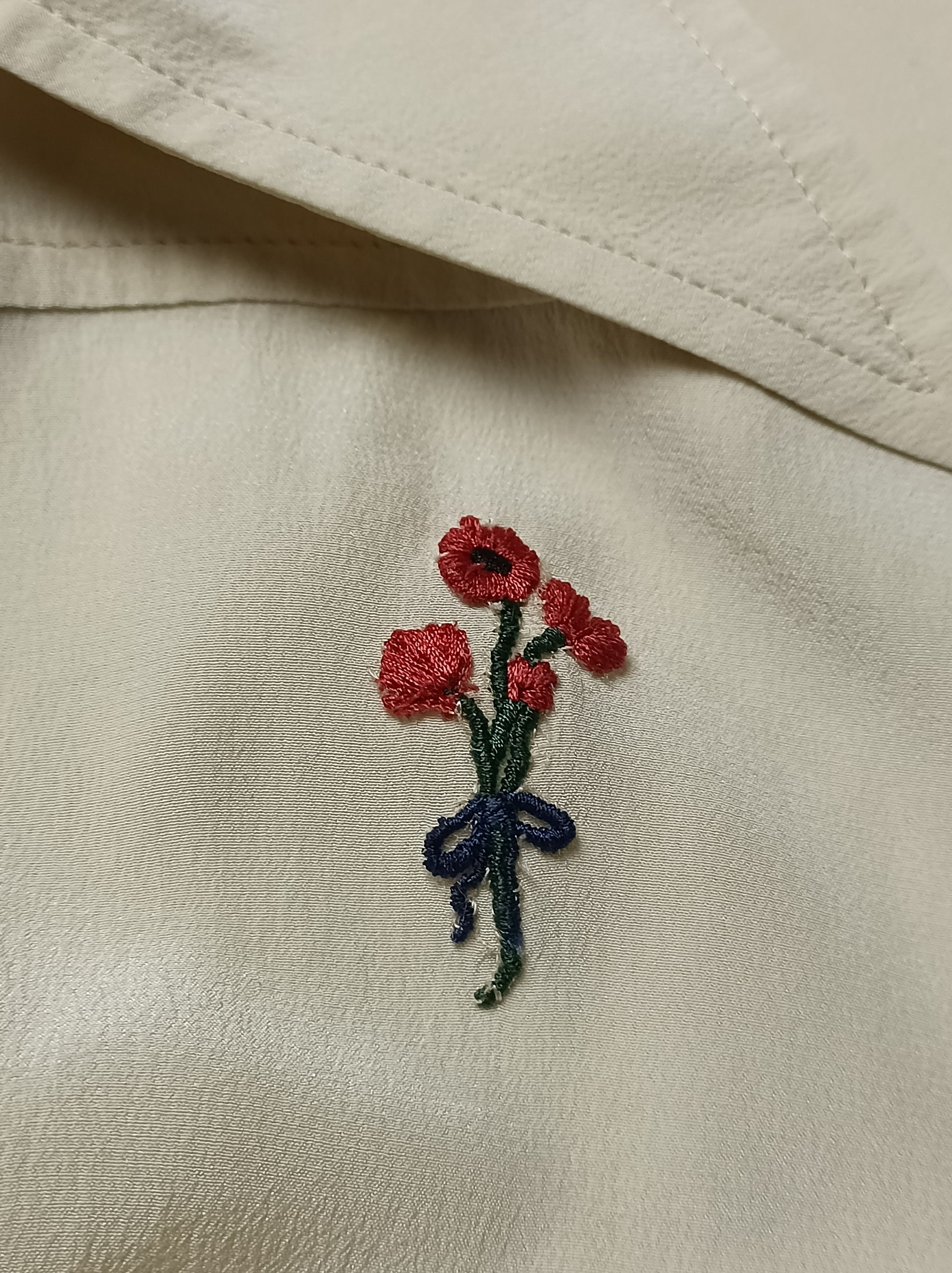 Gucci Gucci Ivory Silk Blouse Embroidered Flower EU 38 Size S / US 4 / IT 40 - 10 Thumbnail