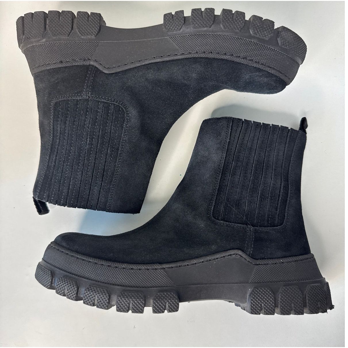 Other Boemos Suede Platform Chelsea Boots Lug Sole Italy size 37 Size US 6.5 / IT 36.5 - 9 Thumbnail