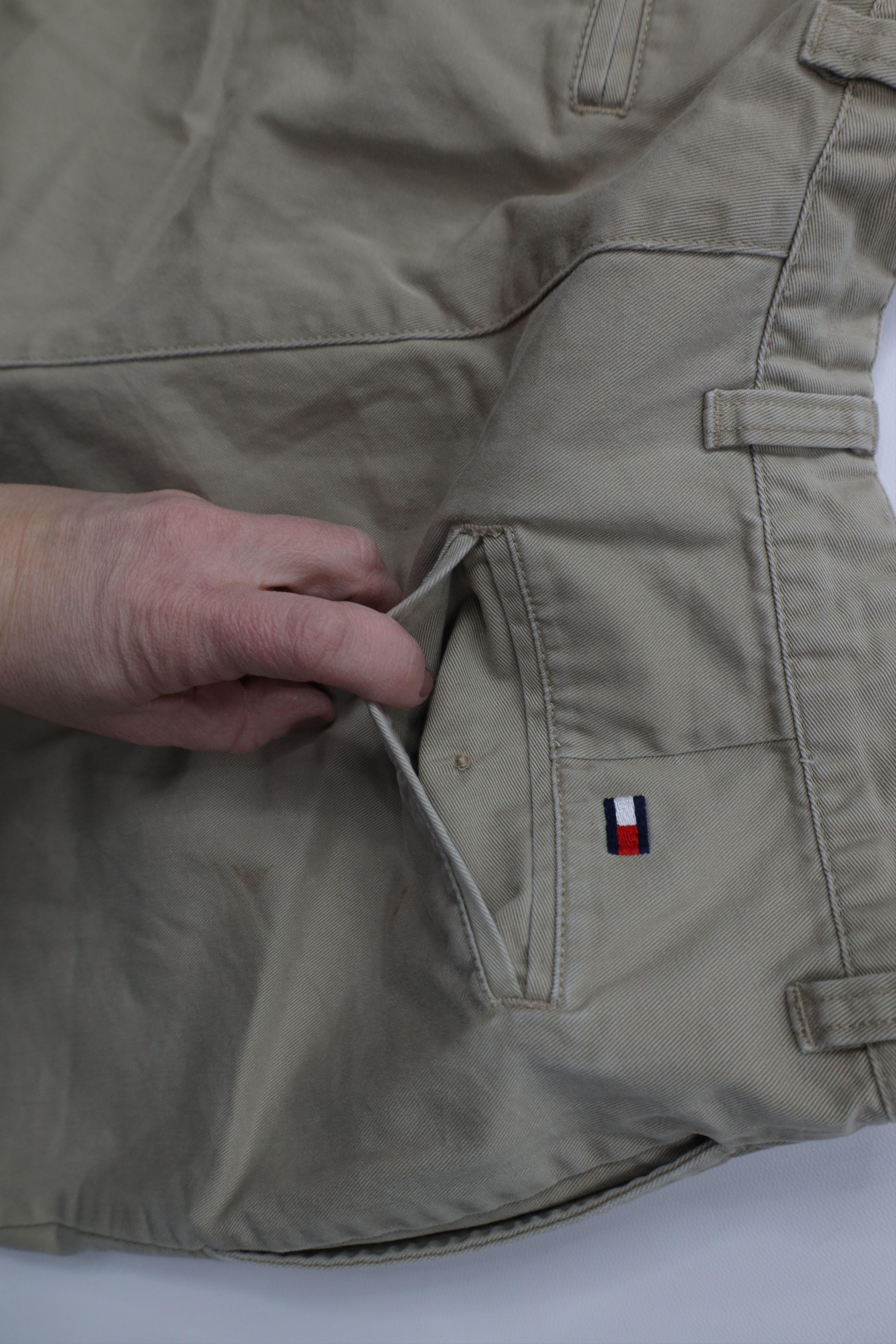 Tommy Hilfiger Vintage 90s Tommy Hilfiger Wide Leg Chino Pants Khaki Beige Size US 32 / EU 48 - 16 Thumbnail