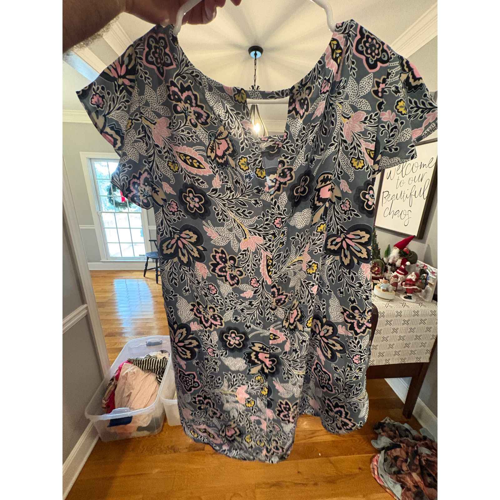 Loft LOFT Outlet Floral Blouse Women’s XS Gray Pink Short Sleeve Size XS / US 0-2 / IT 36-38 - 4 Thumbnail