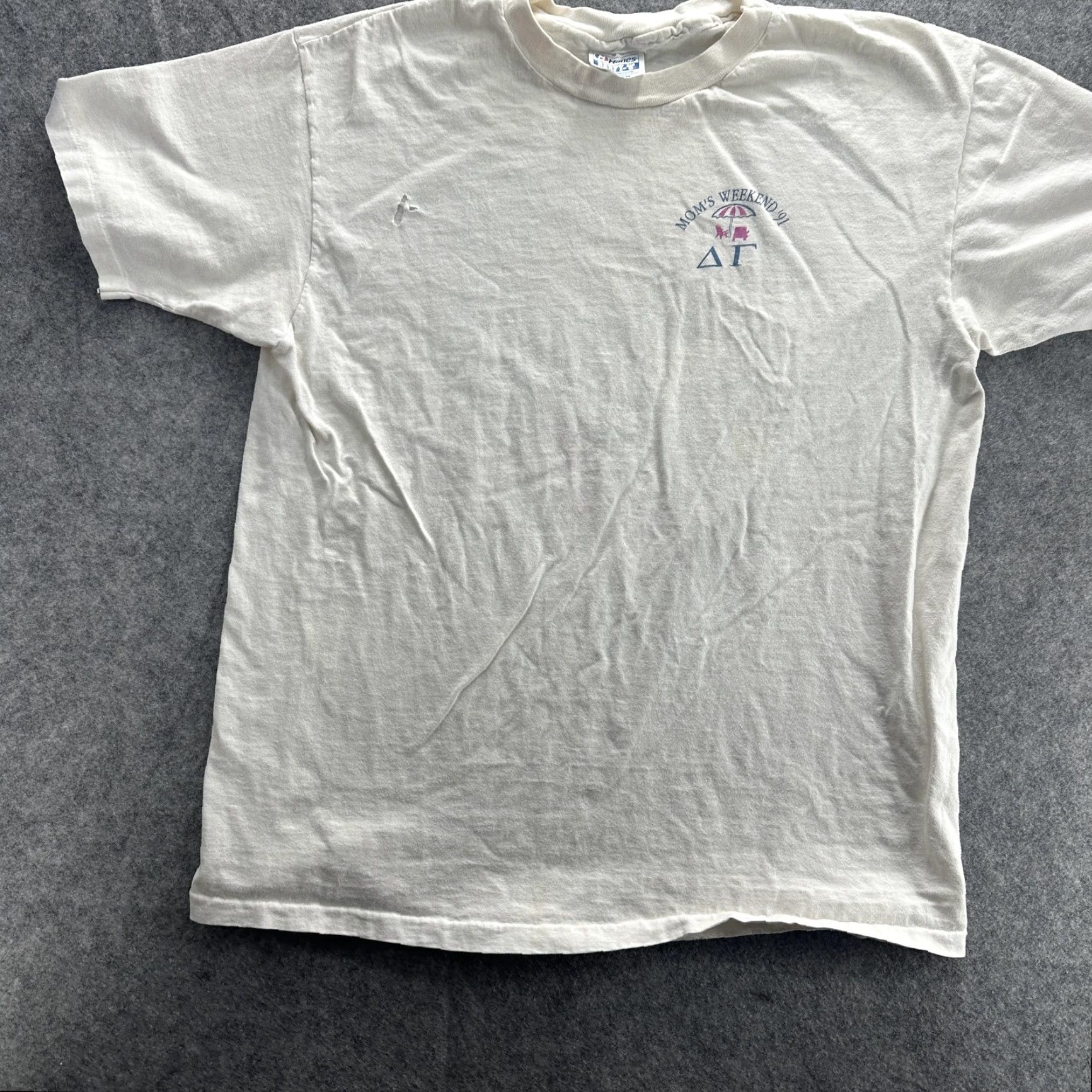 Hanes VINTAGE Delta Gamma Shirt Mens XL Mom's Weekend 1991 Greek Fraternity 90s T-Shirt White Mens XL Size US XL / EU 56 / 4 - 3 Thumbnail