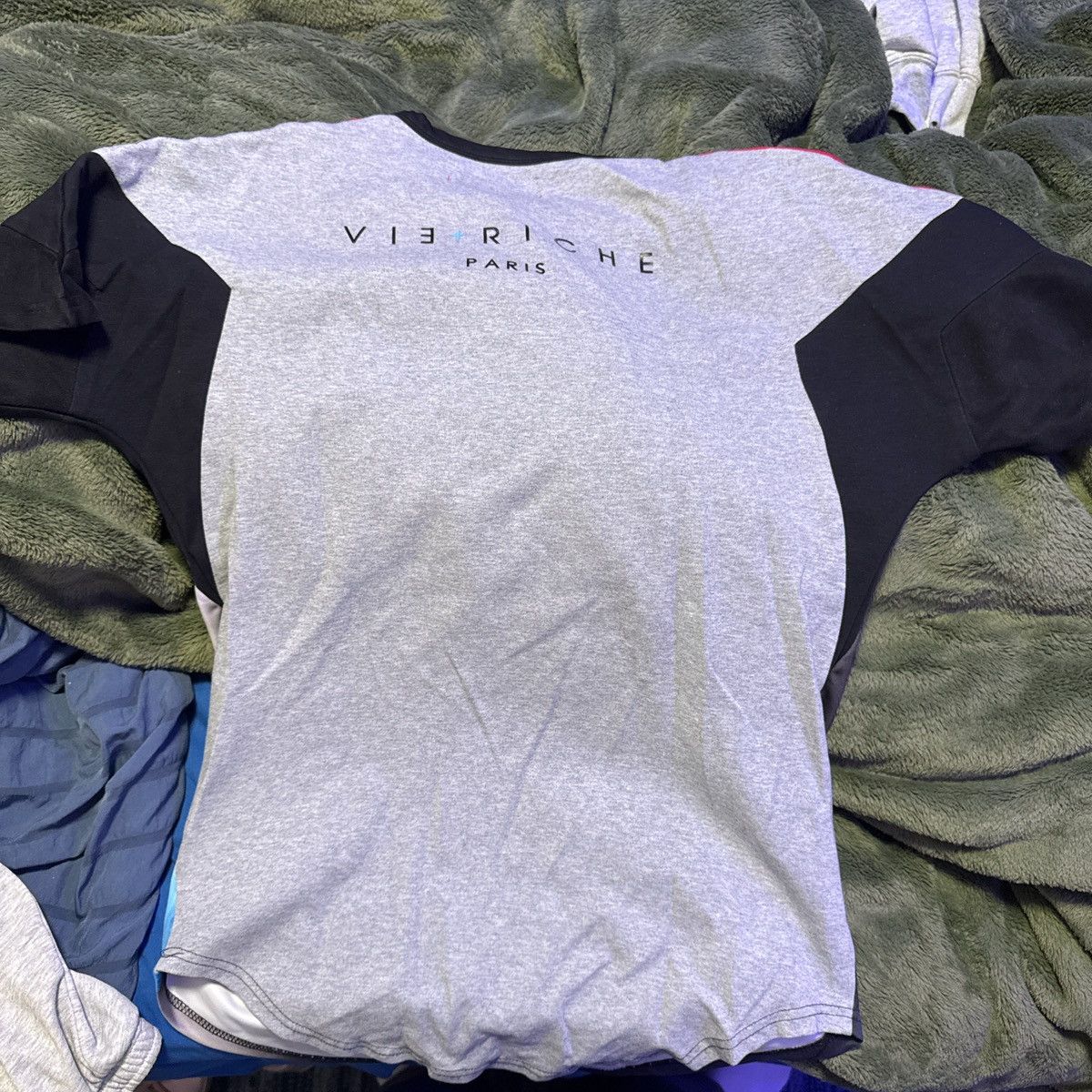 Vie + Riche Paris Vie + Riche Paris Designer T-shirt Men’s Size Medium Size US M / EU 48-50 / 2 - 4 Thumbnail